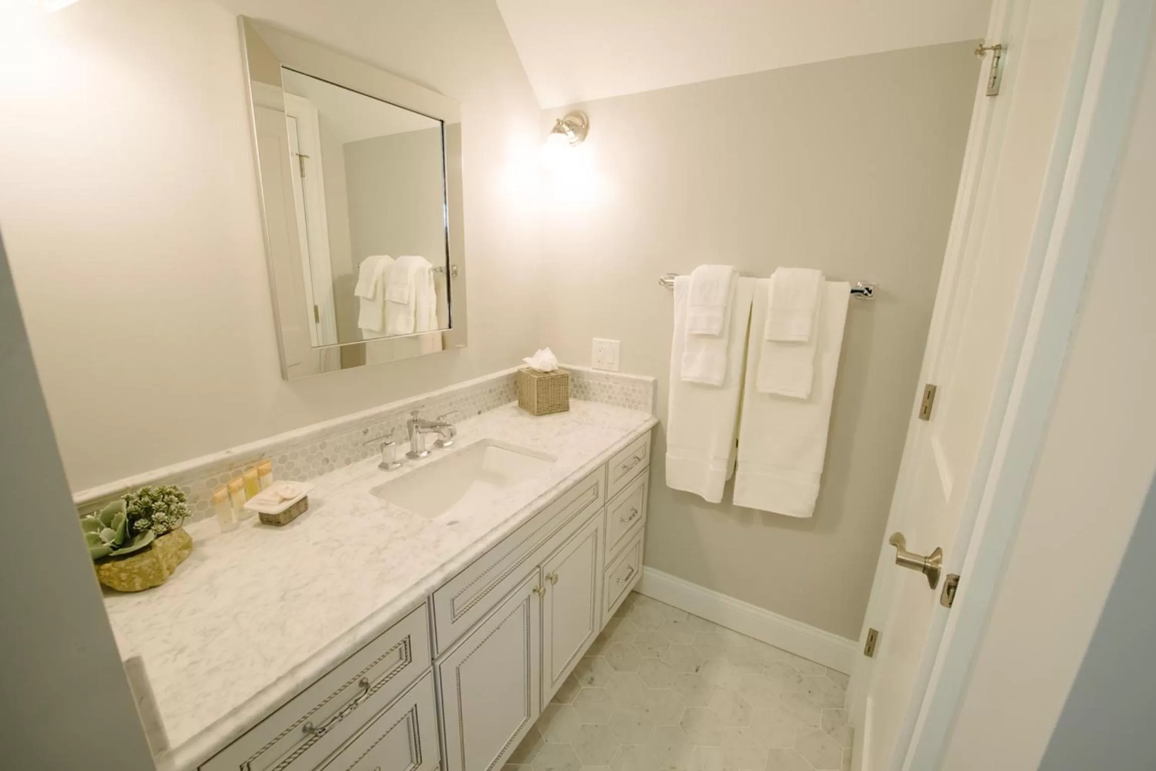 Bathroom in The East Island Reserve Hotel