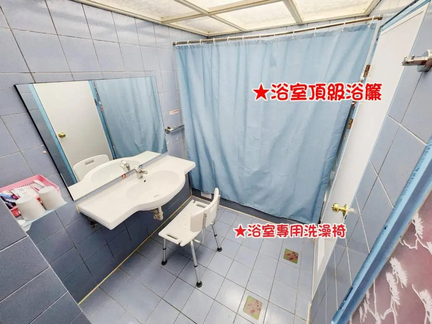 Shower, Bathroom in Hua Ku Hotel