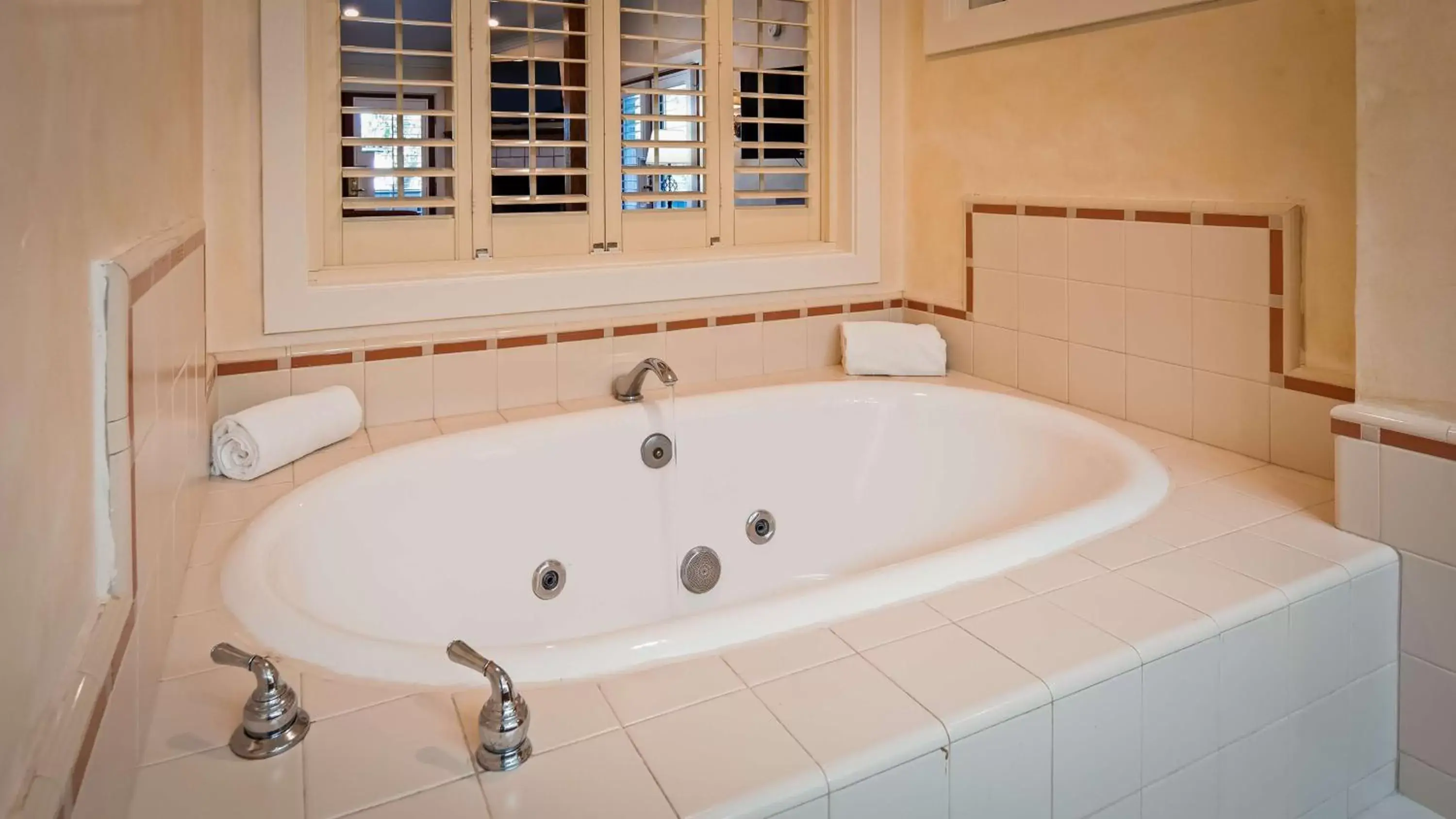 Bathroom in Best Western Sonoma Valley Inn & Krug Event Center