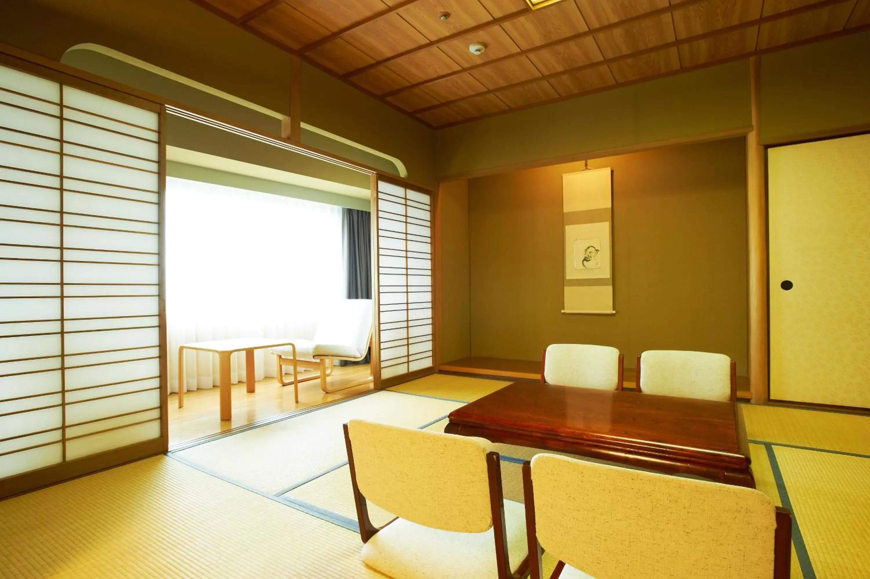 Photo of the whole room, Seating Area in Kobe Portopia Hotel