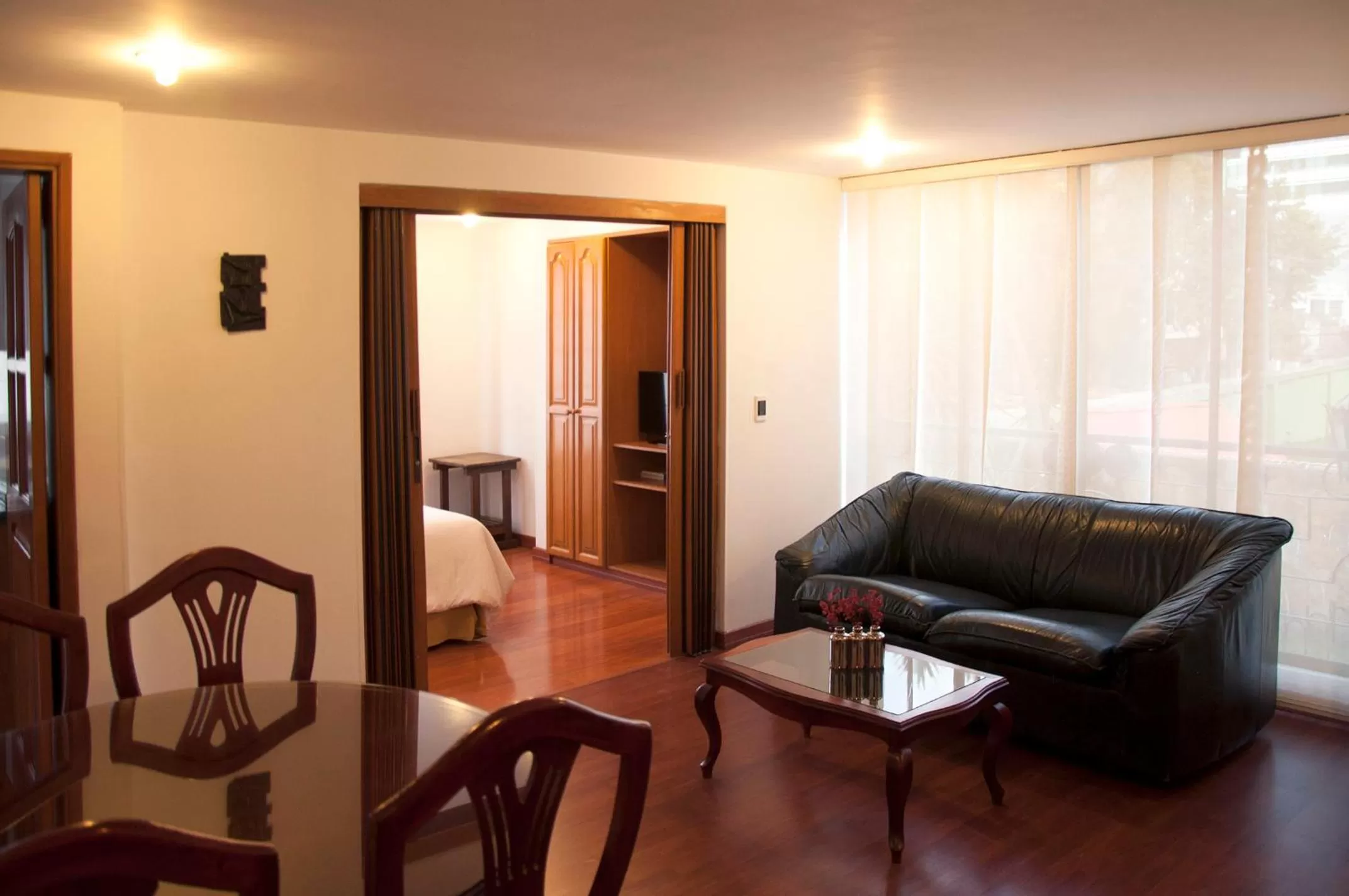 Seating area in Apartaestudios Los Andes