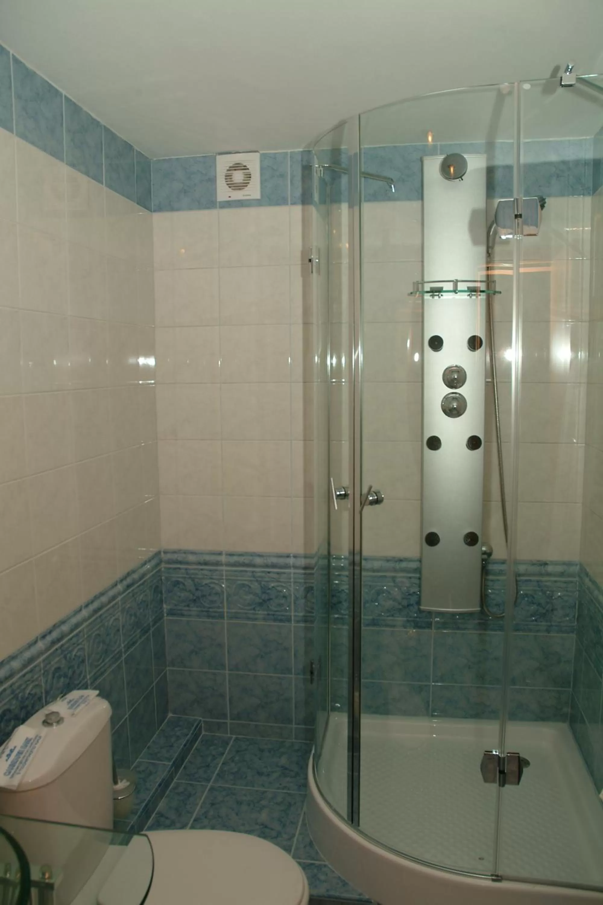 Shower in Hotel Dobrudja