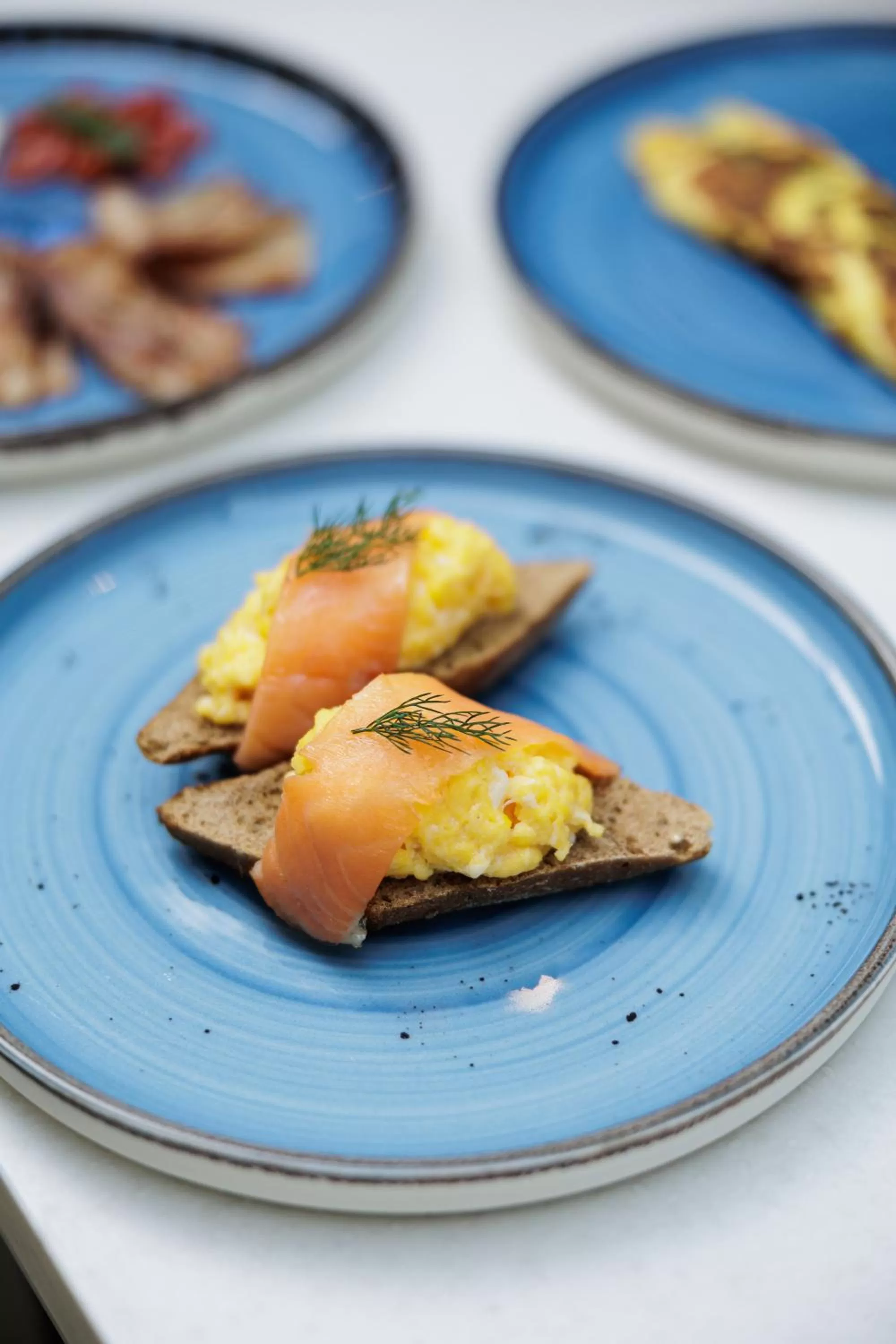 Breakfast in Acanthus blue