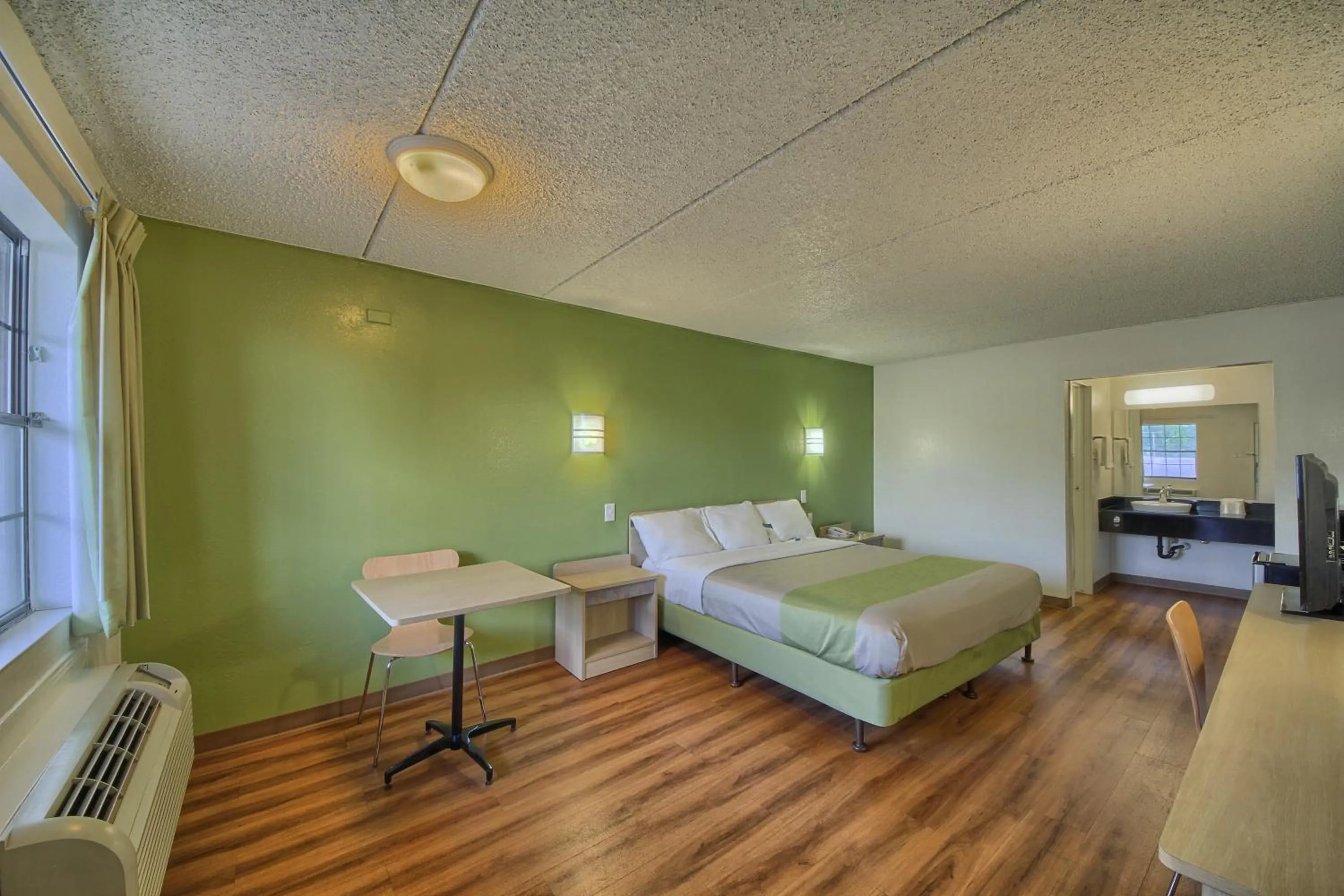 Bedroom, Bed in Motel 6-San Antonio, TX - Northwest Medical Center