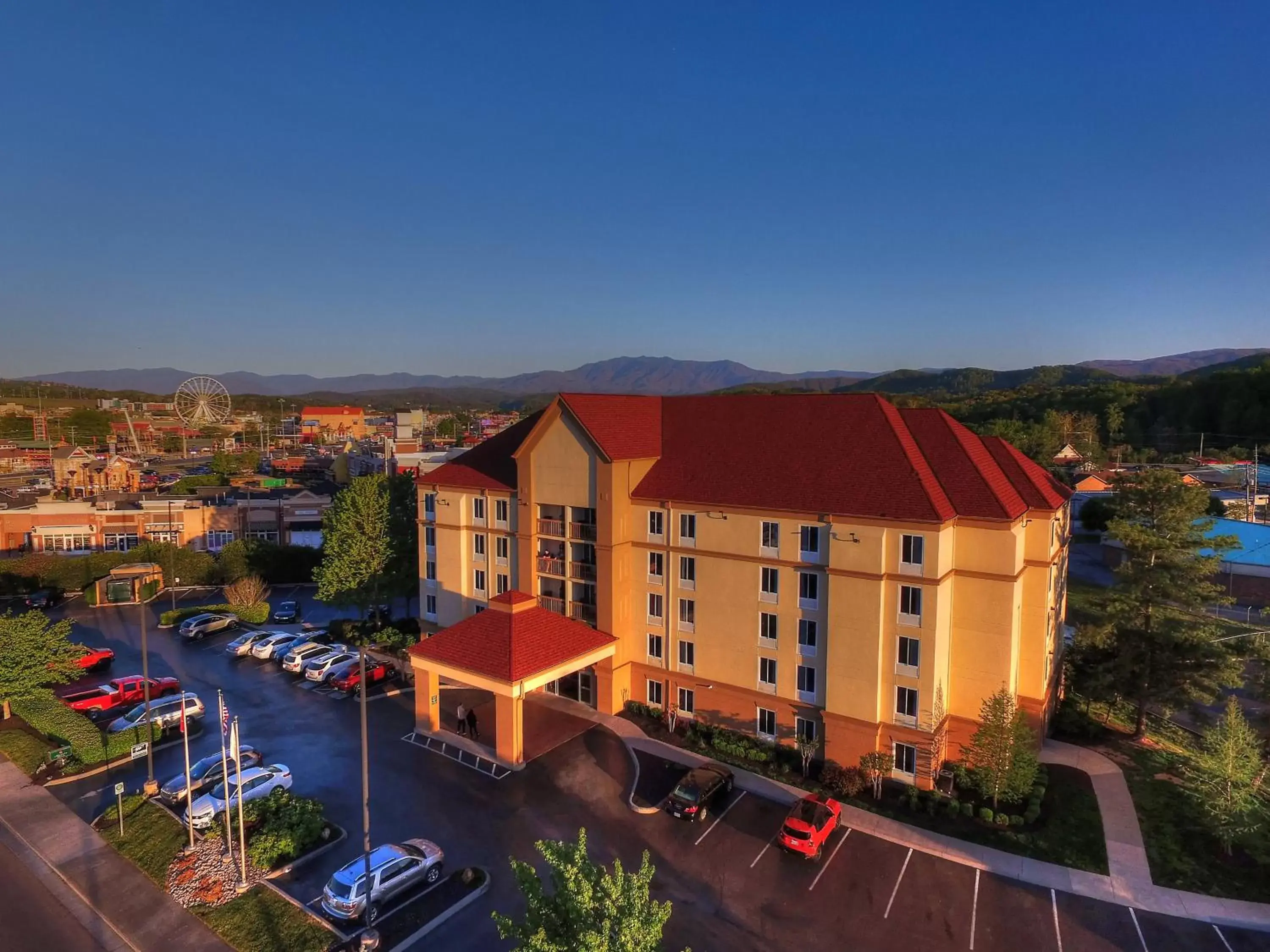 Facade/entrance, Bird's-eye View in La Quinta by Wyndham Pigeon Forge