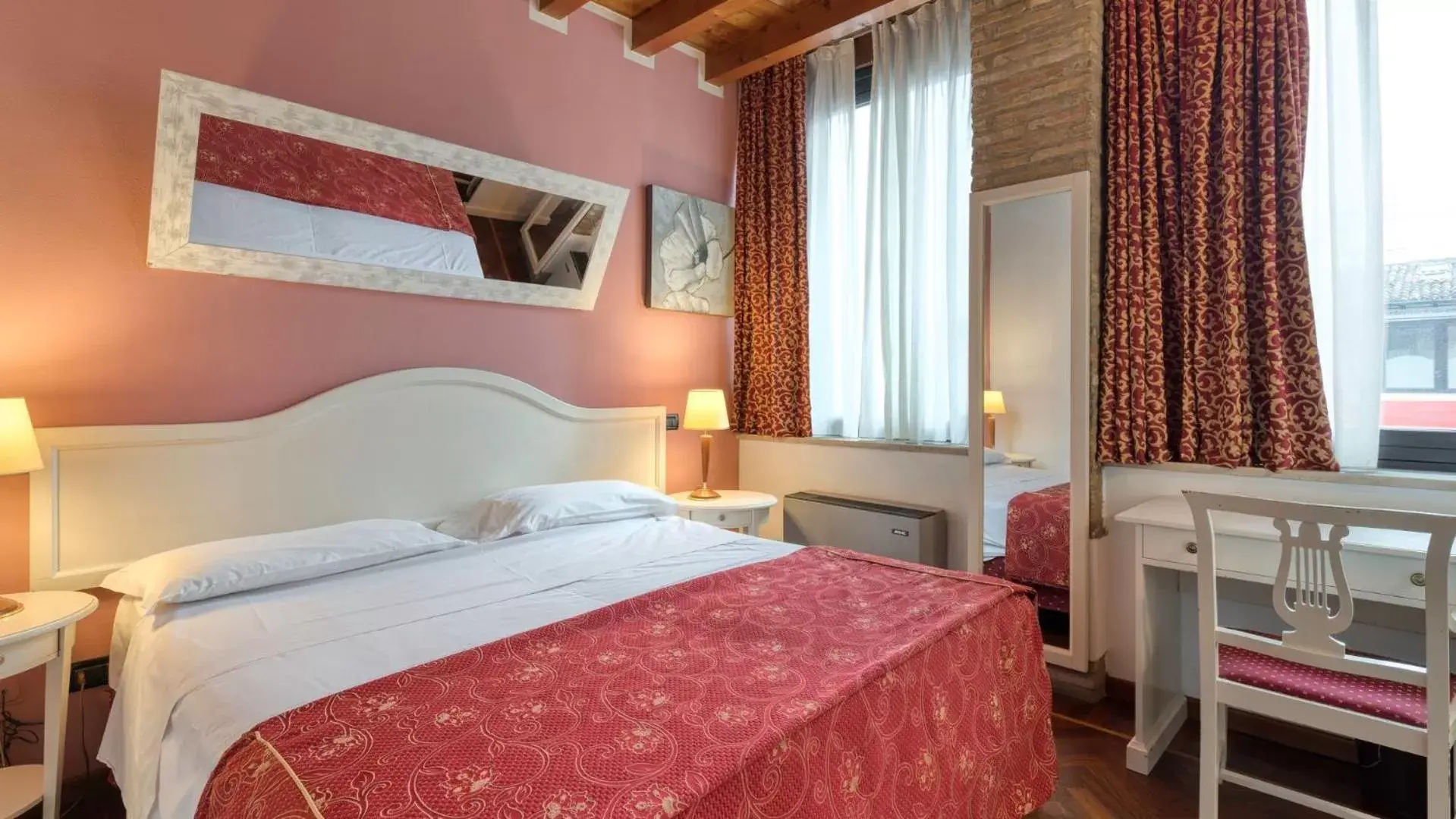 Photo of the whole room, Bed in Primotel Brescia