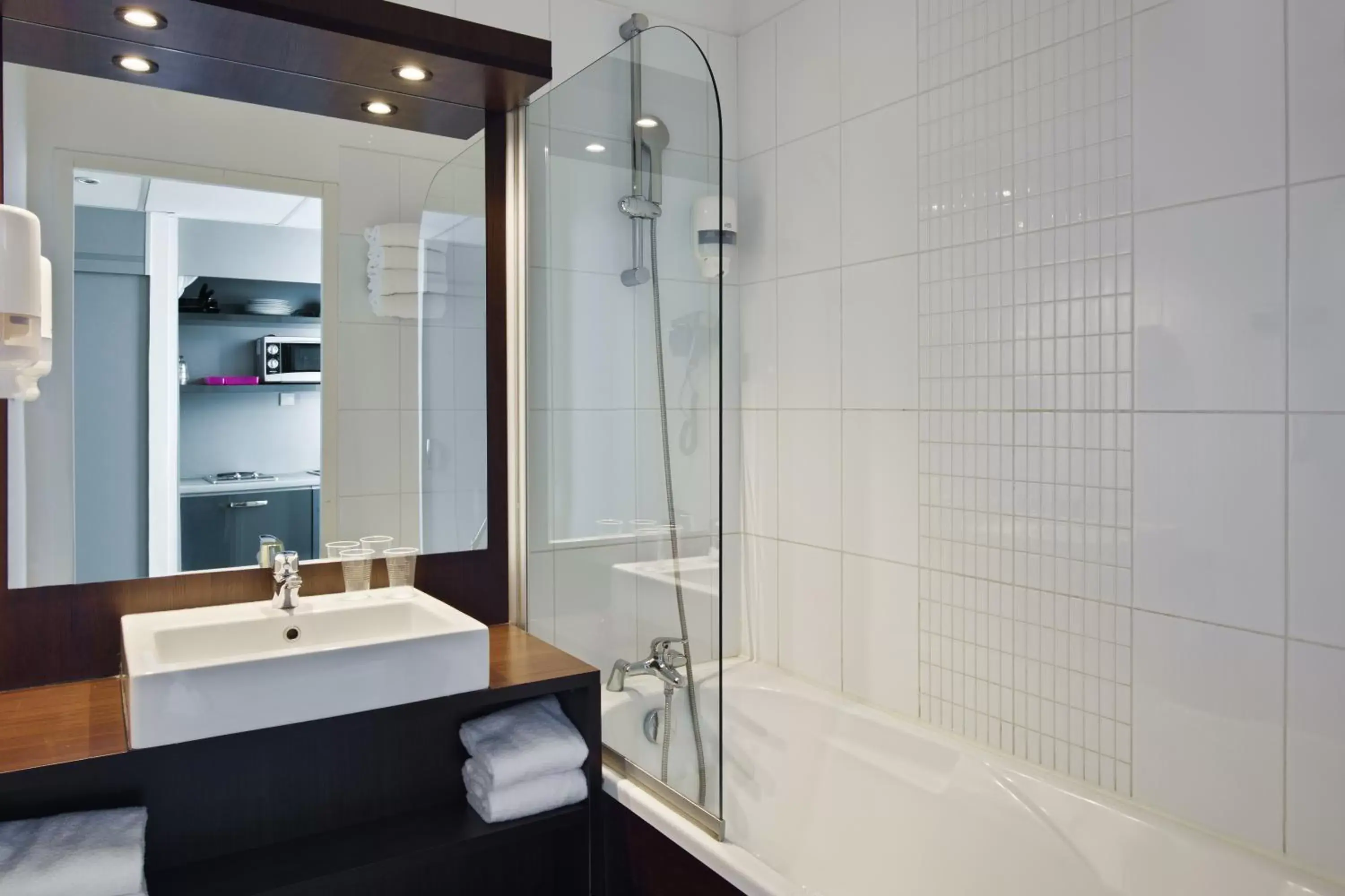 Bathroom in Sure Hotel by Best Western Nantes Beaujoire