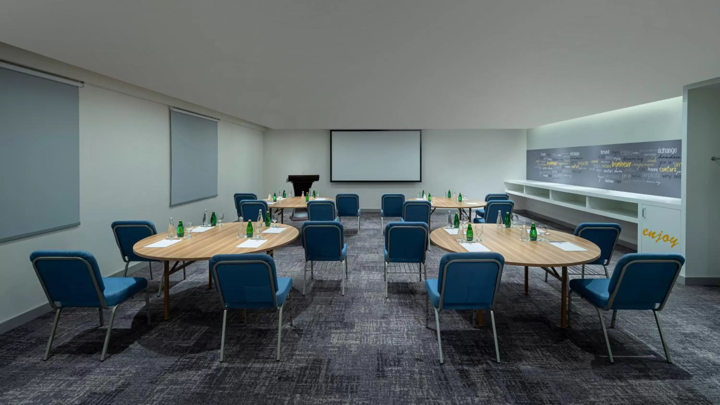 Meeting/conference room in Ibis Jeddah Malik Road