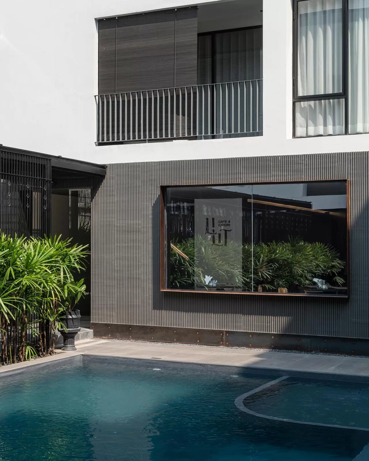 Swimming pool in Lilit Bang Lumphu Hotel