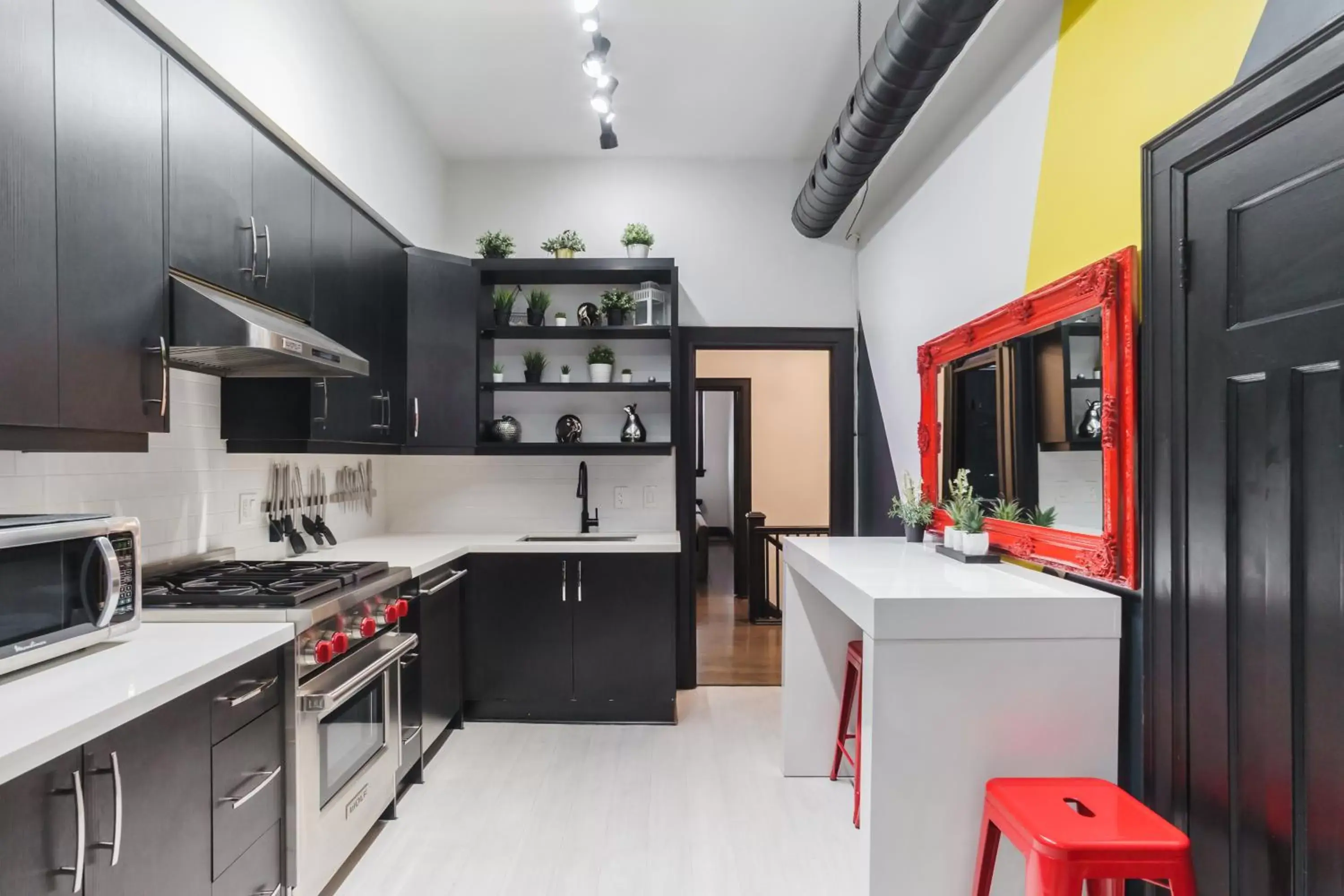 Kitchen or kitchenette, Kitchen/Kitchenette in Queen Street Lofts