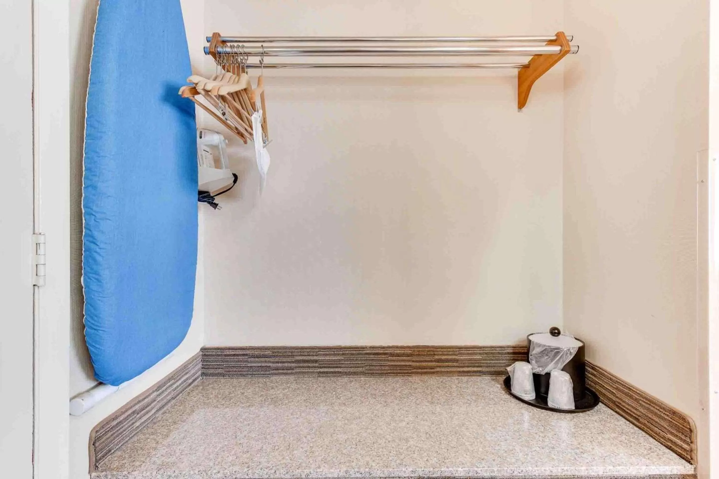 Bedroom in Best Western Movie Manor