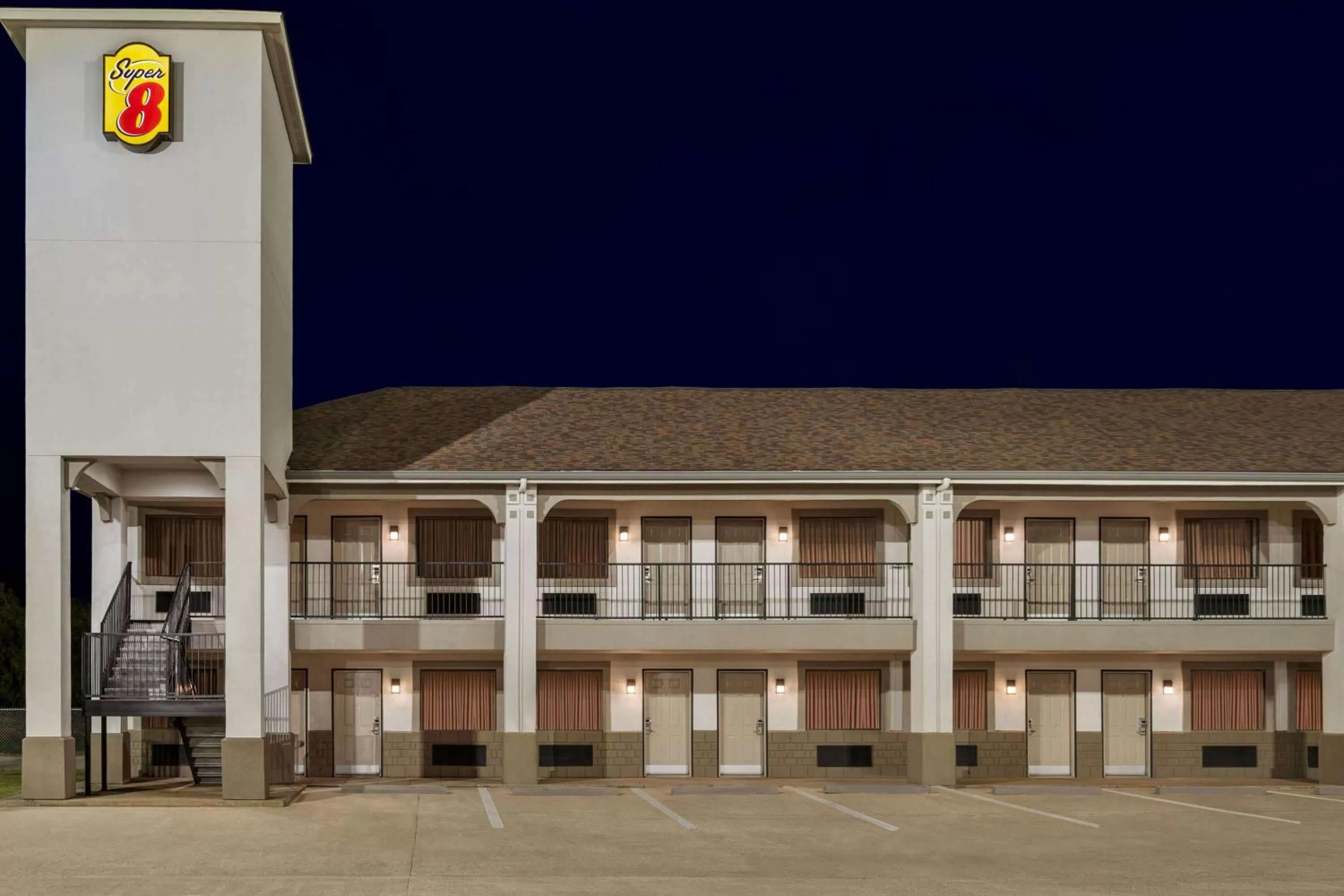 Property Building in Super 8 by Wyndham Houston/Dtwn/I-610