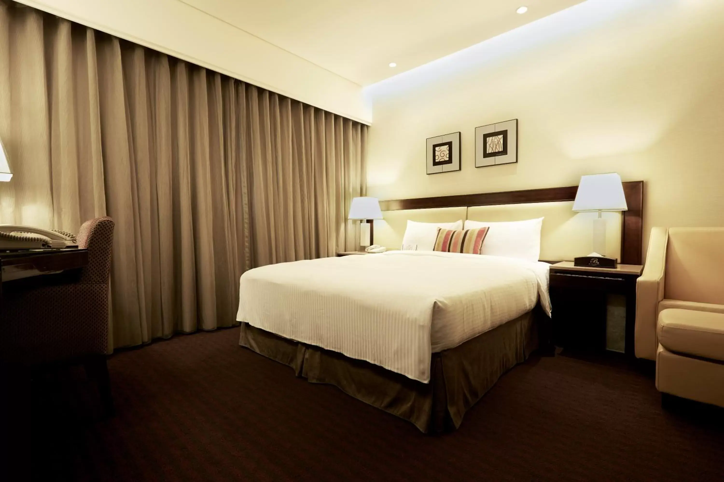 Bedroom, Bed in Beauty Hotels - Roumei Boutique