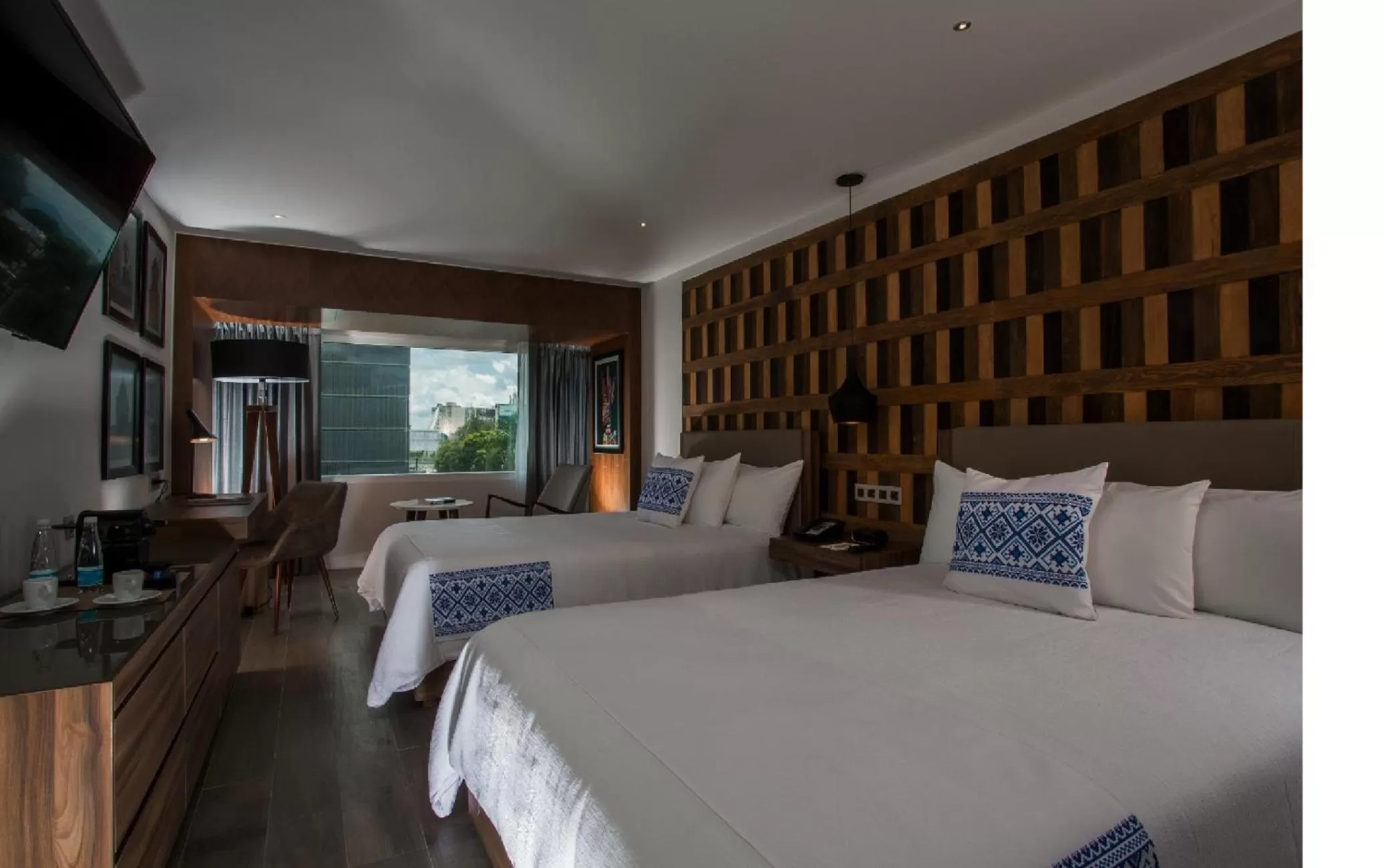 Photo of the whole room, Bed in Hotel Indigo Guadalajara Expo by IHG