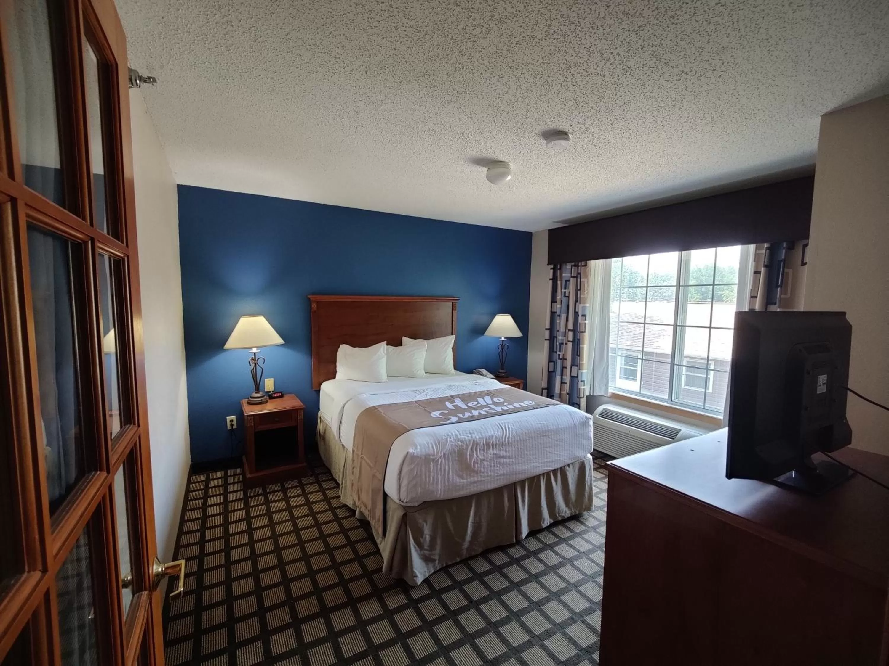 Bedroom, Bed in Baymont by Wyndham Albany MN