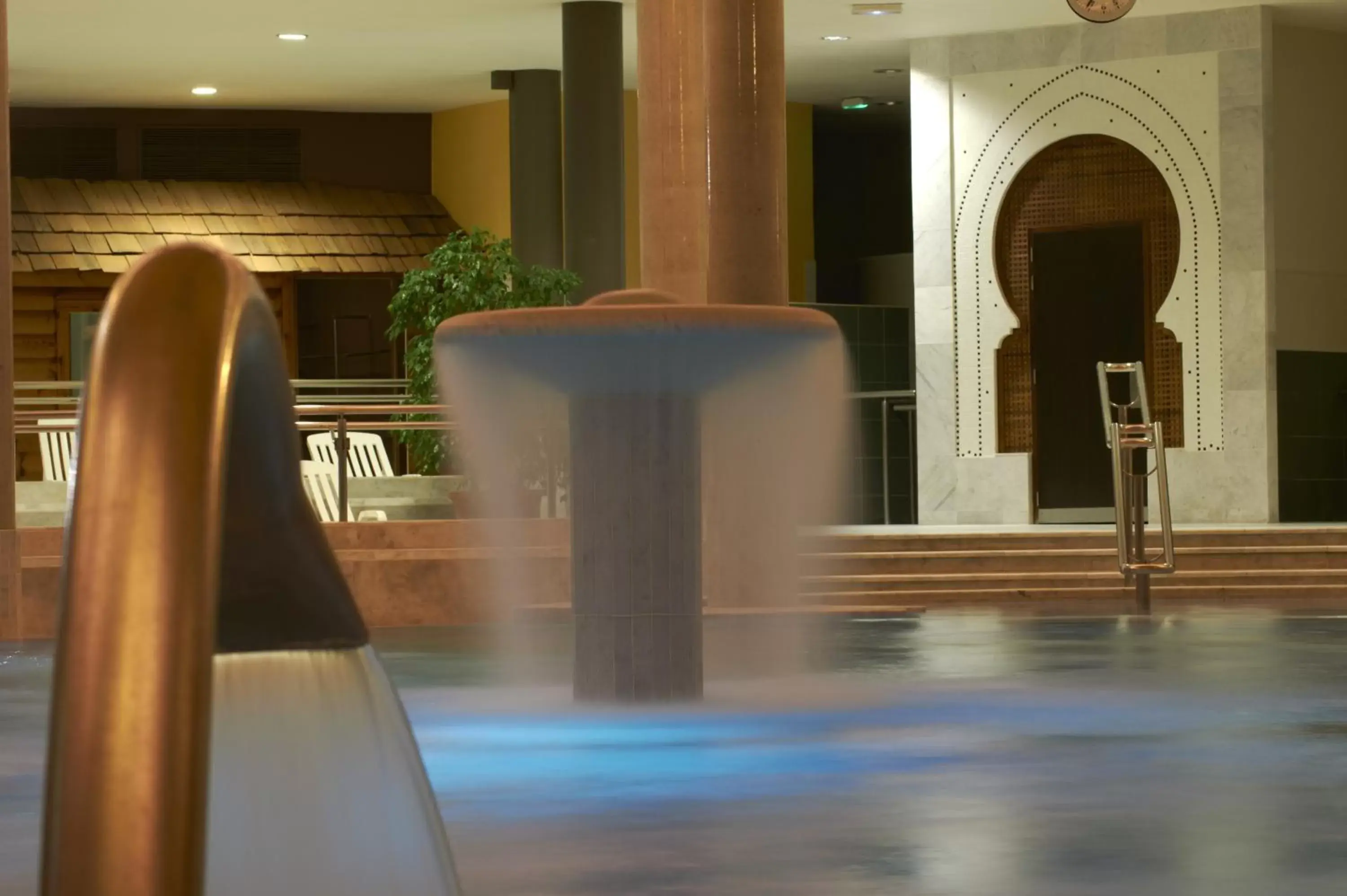 Swimming pool in Best Western Hotel Sourcéo Swimming pool in Best Western Hotel Sourcéo