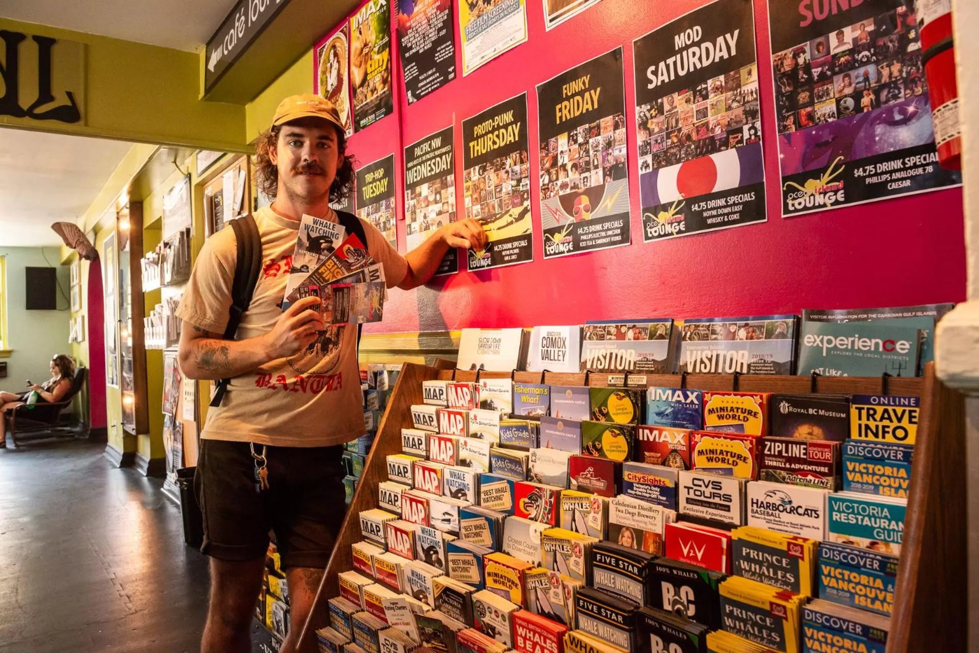 People in Ocean Island Inn | Backpackers | Suites