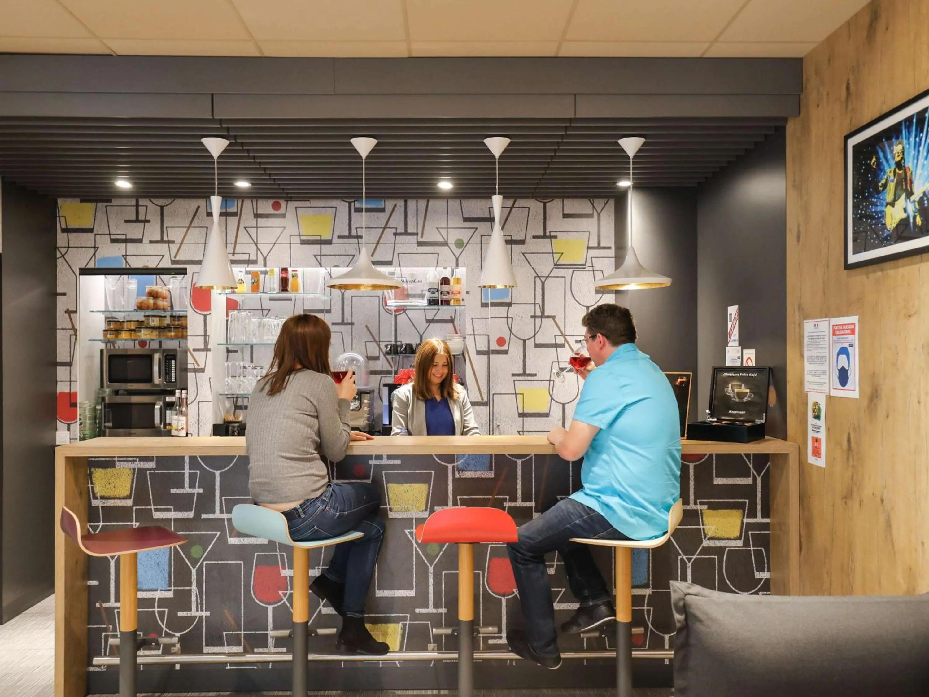 Lounge or bar in ibis Saint Germain en Laye Centre