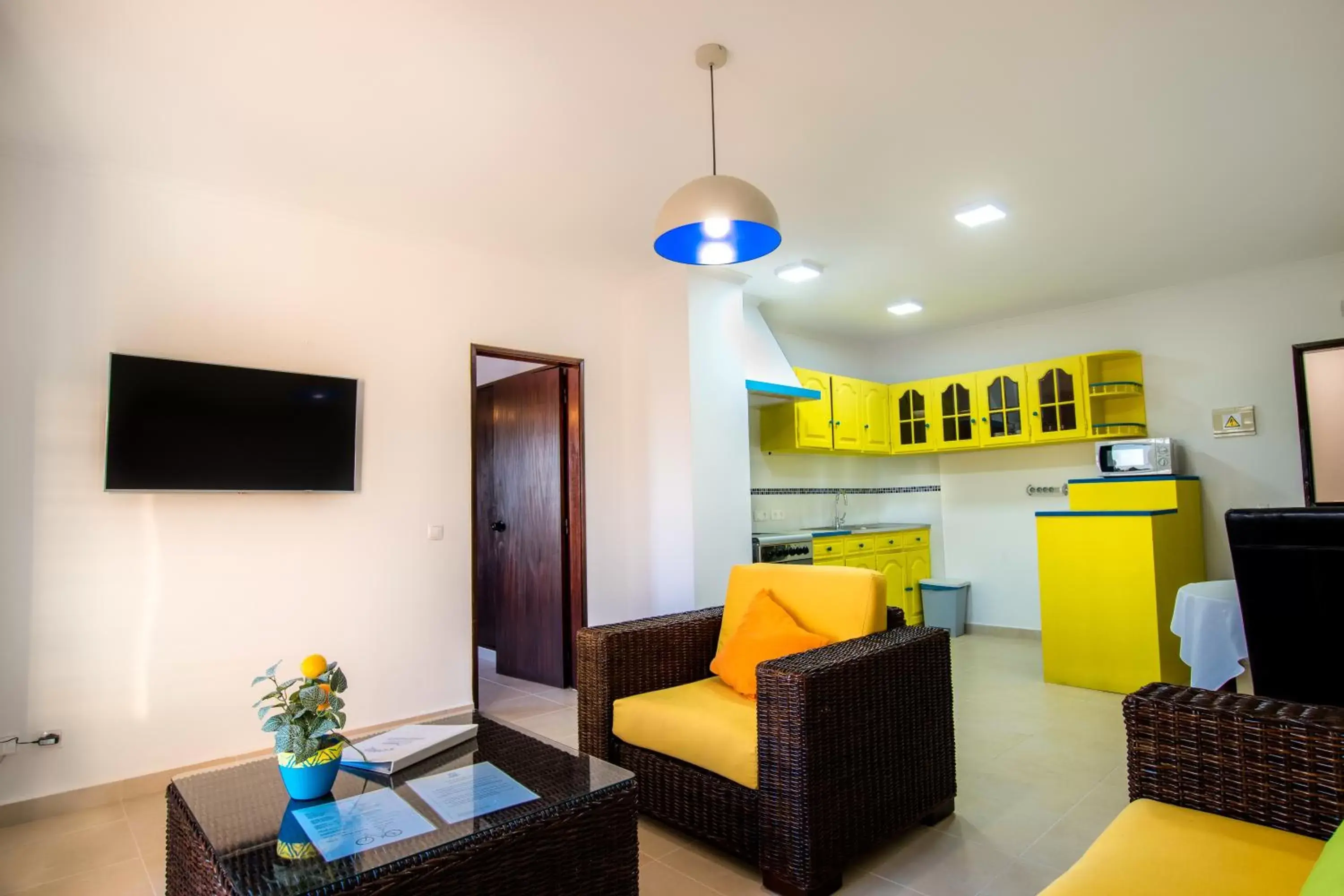 Kitchen or kitchenette, Seating Area in Tonel Apartamentos Turisticos