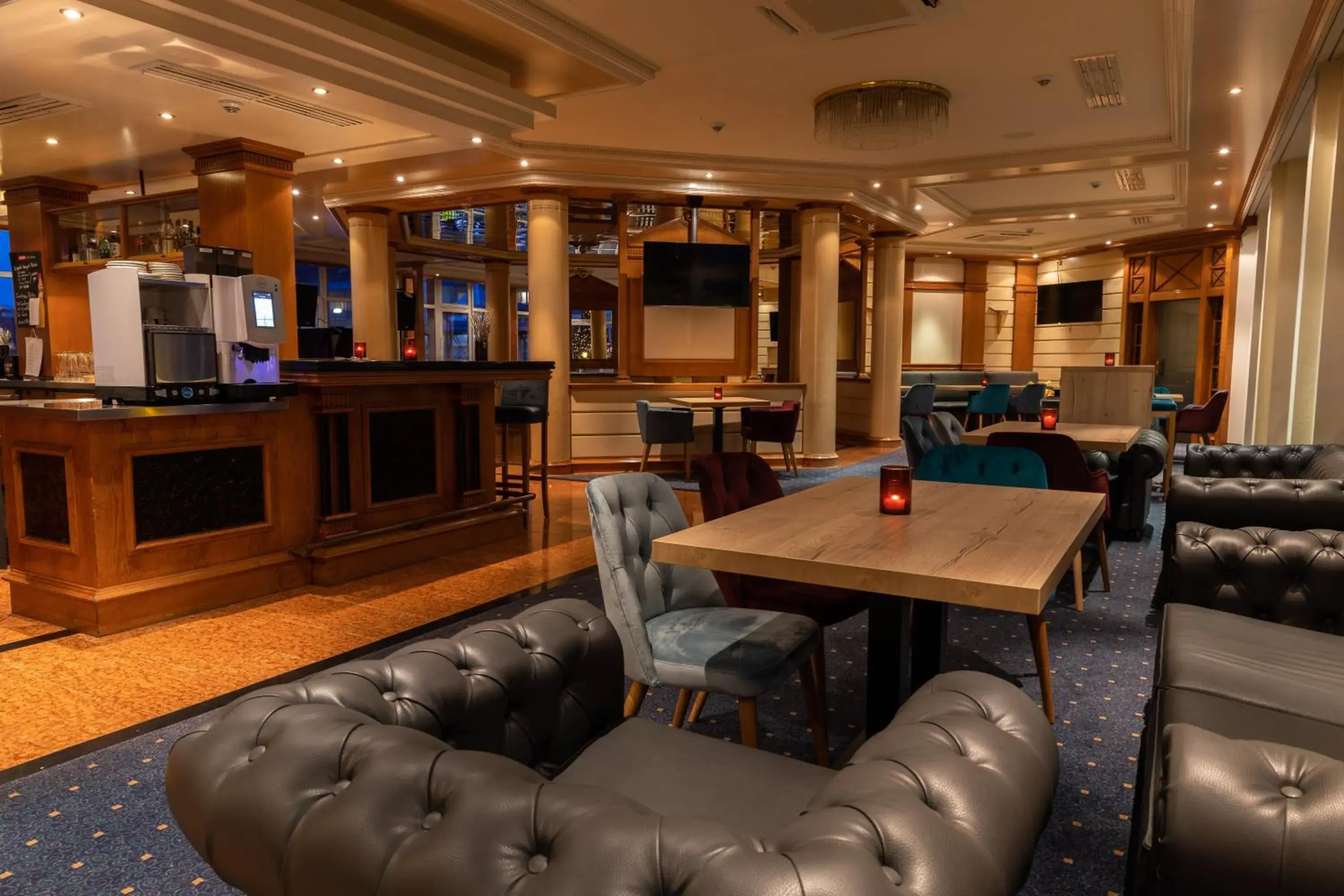 Lounge or bar in The Monarch Hotel Lounge or bar in The Monarch Hotel