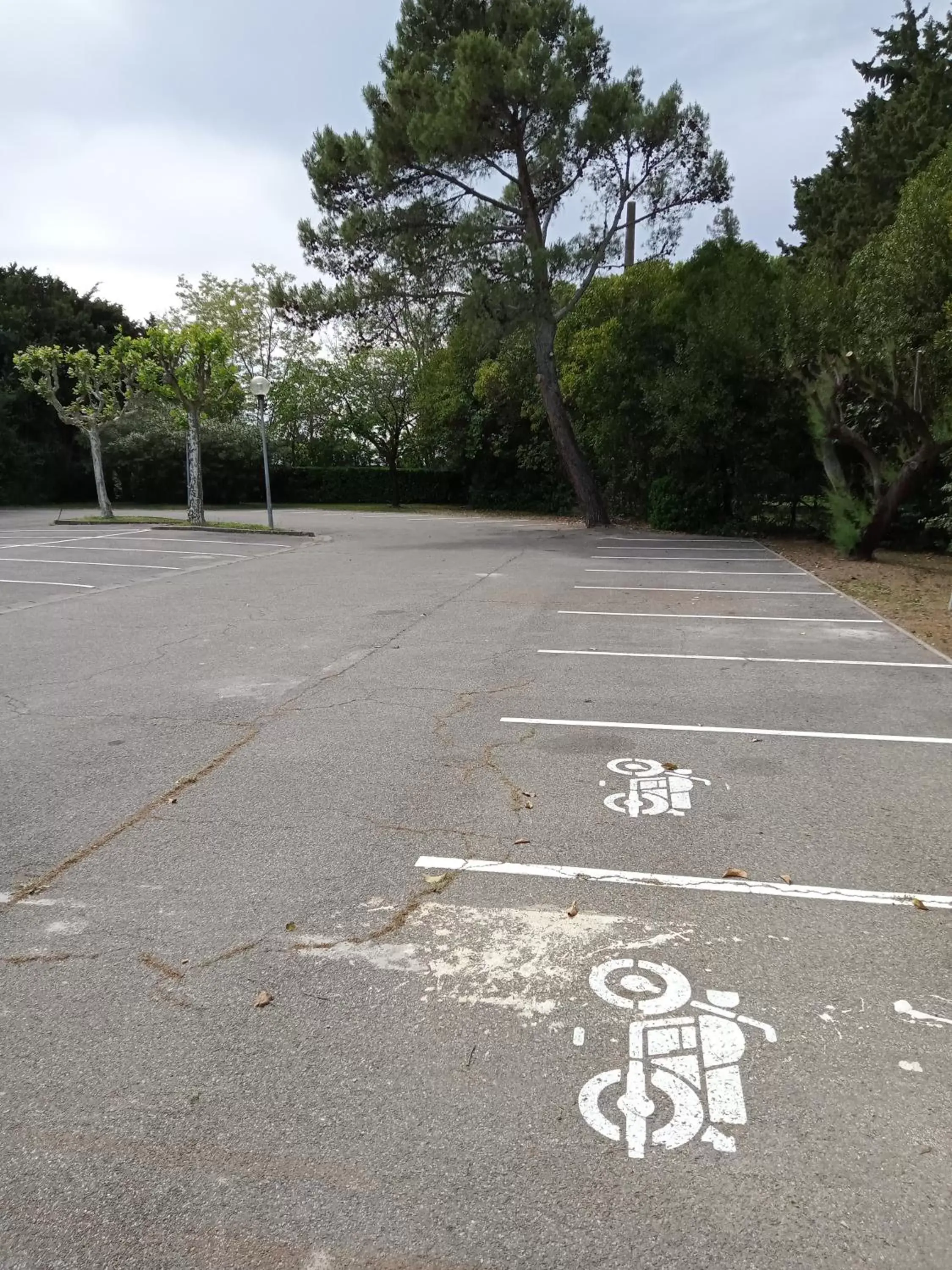 Parking, Other Activities in ibis Avignon Sud