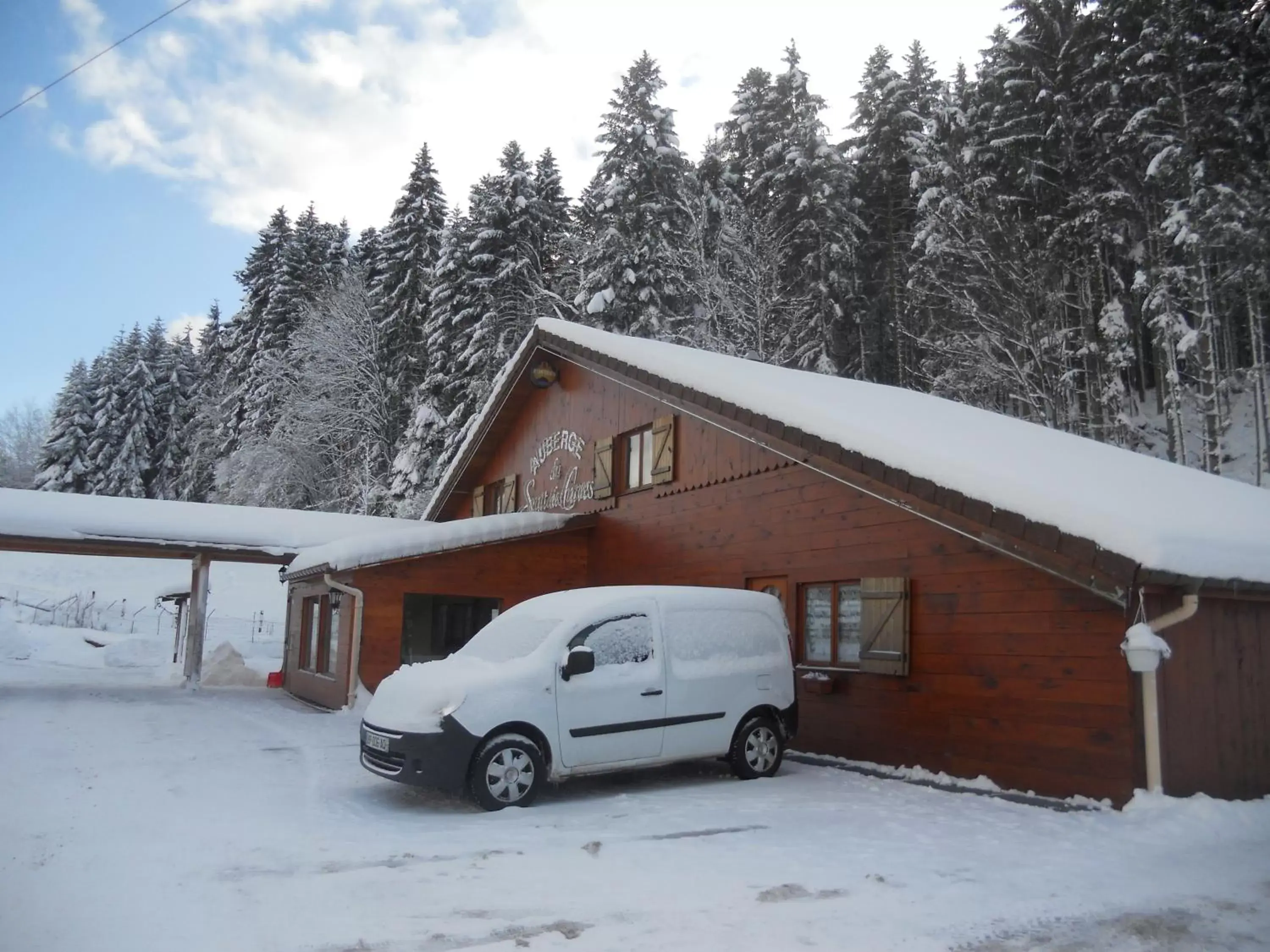 Facade/entrance, Winter in Auberge du Saut des Cuves