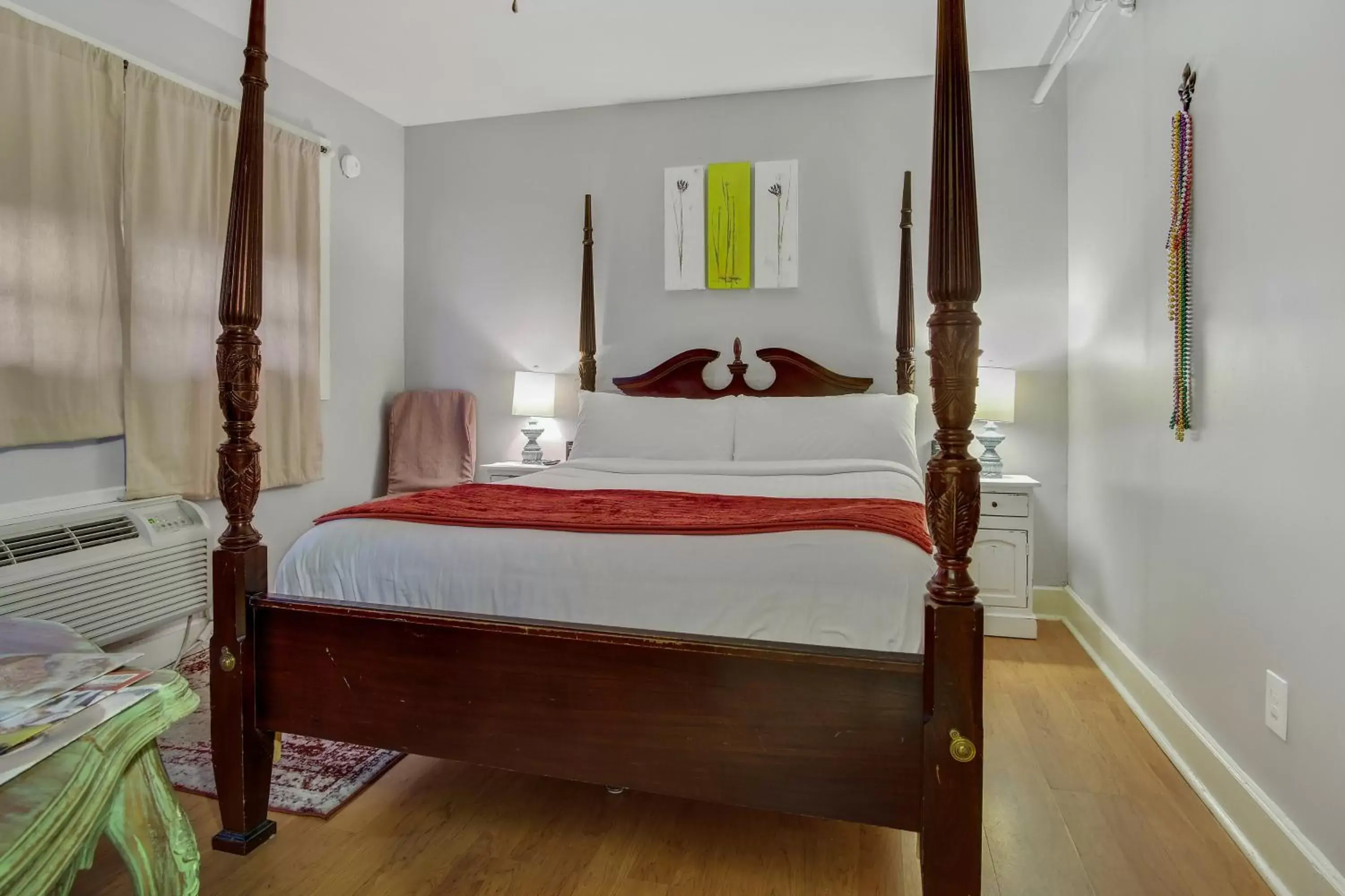 Bedroom, Bed in Rathbone Mansions New Orleans