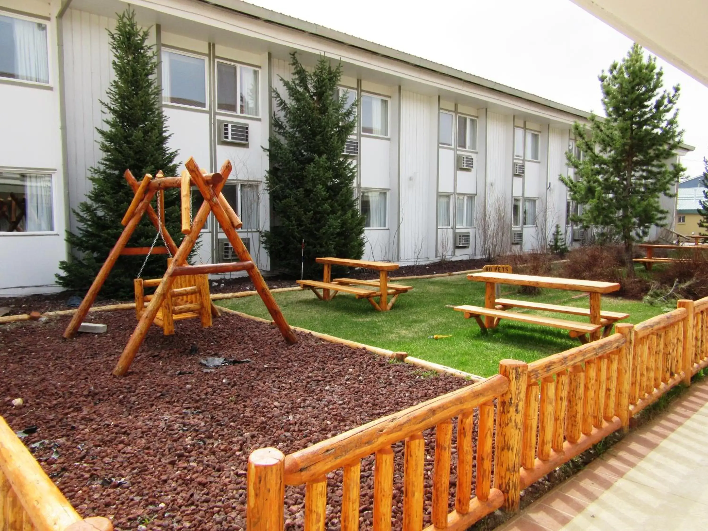 Garden, Children's Play Area in White Buffalo Hotel