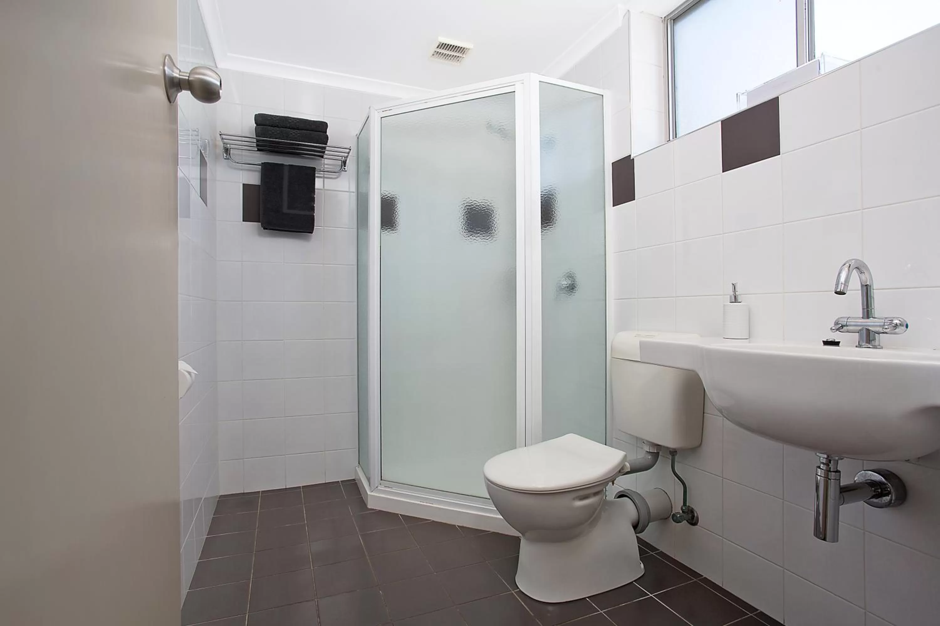 Bathroom in Comfort Inn On Raglan