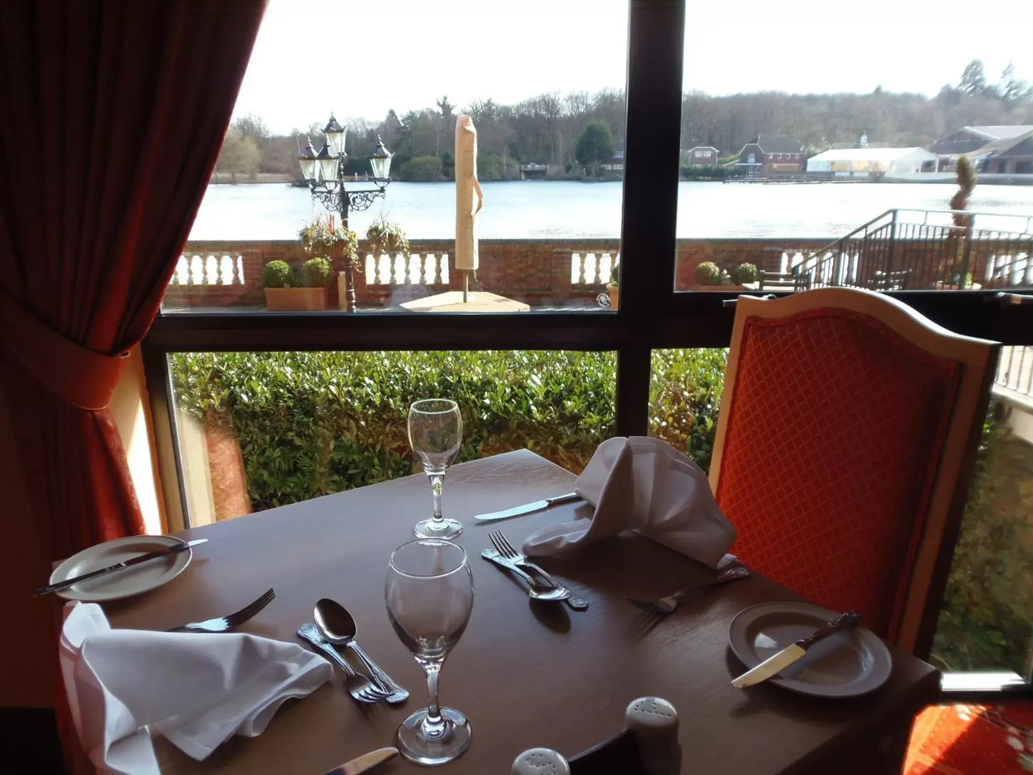Restaurant/Places to Eat in Lakeside International Hotel