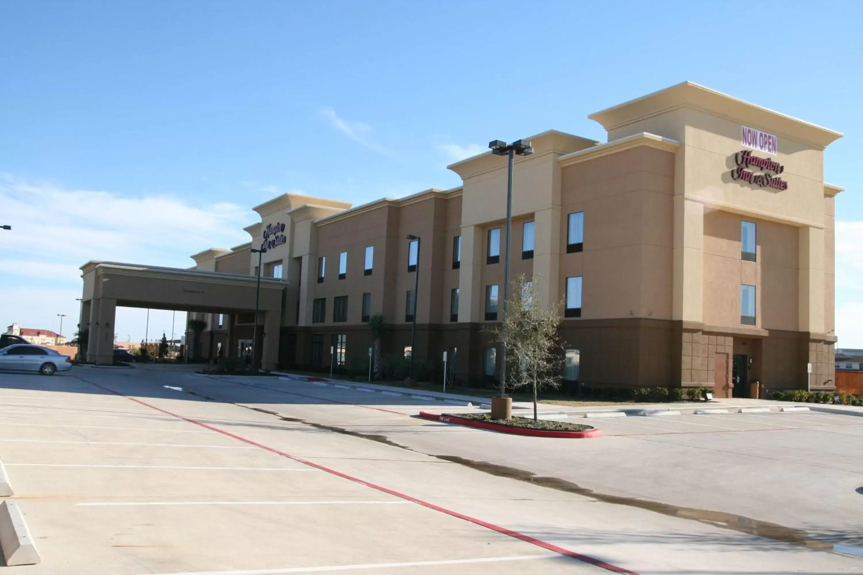 Property Building in Hampton Inn & Suites Brenham