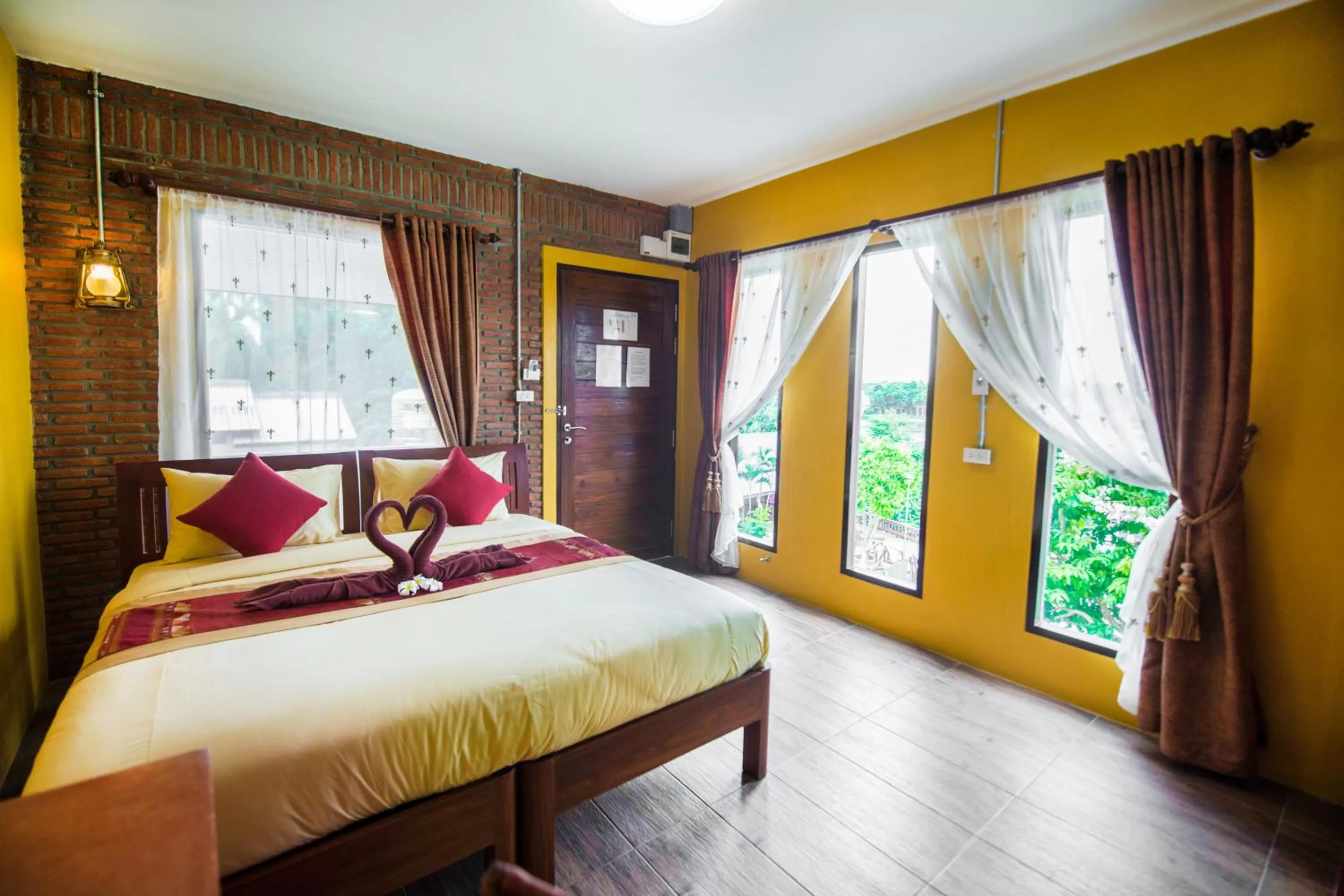 Photo of the whole room, Bed in Pongphen Guesthouse - SHA Plus Certified