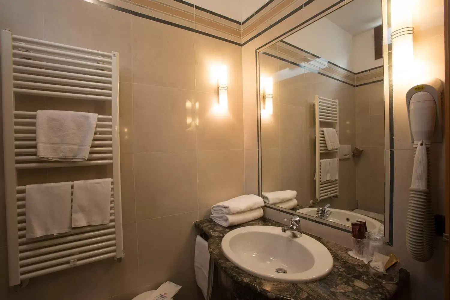 Bathroom in Airport Hotel Malpensa