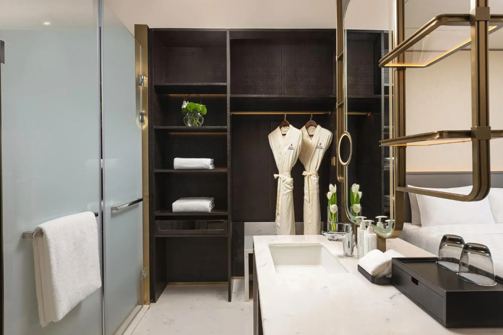 Standard Room in HUALUXE Shanghai Changfeng Park, an IHG Hotel Standard Room in HUALUXE Shanghai Changfeng Park, an IHG Hotel