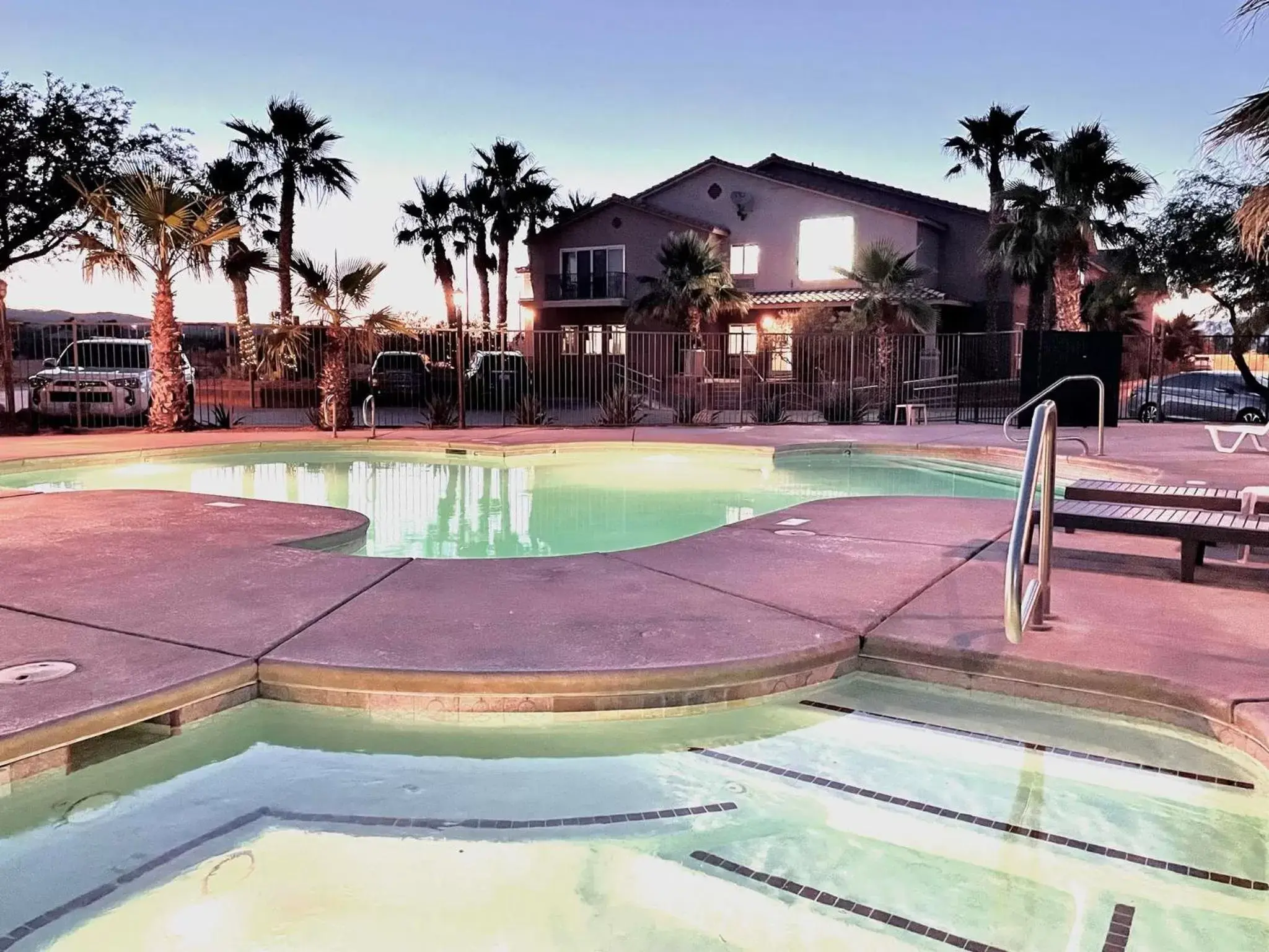 Swimming Pool in North Shore Inn at Lake Mead