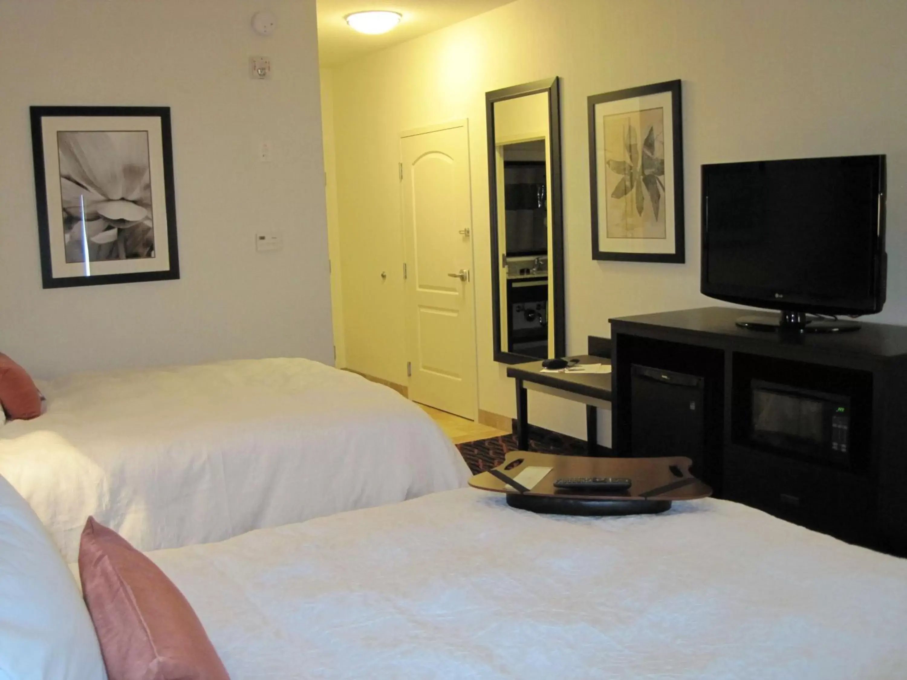 Bed in Hampton Inn by Hilton Fort Saskatchewan