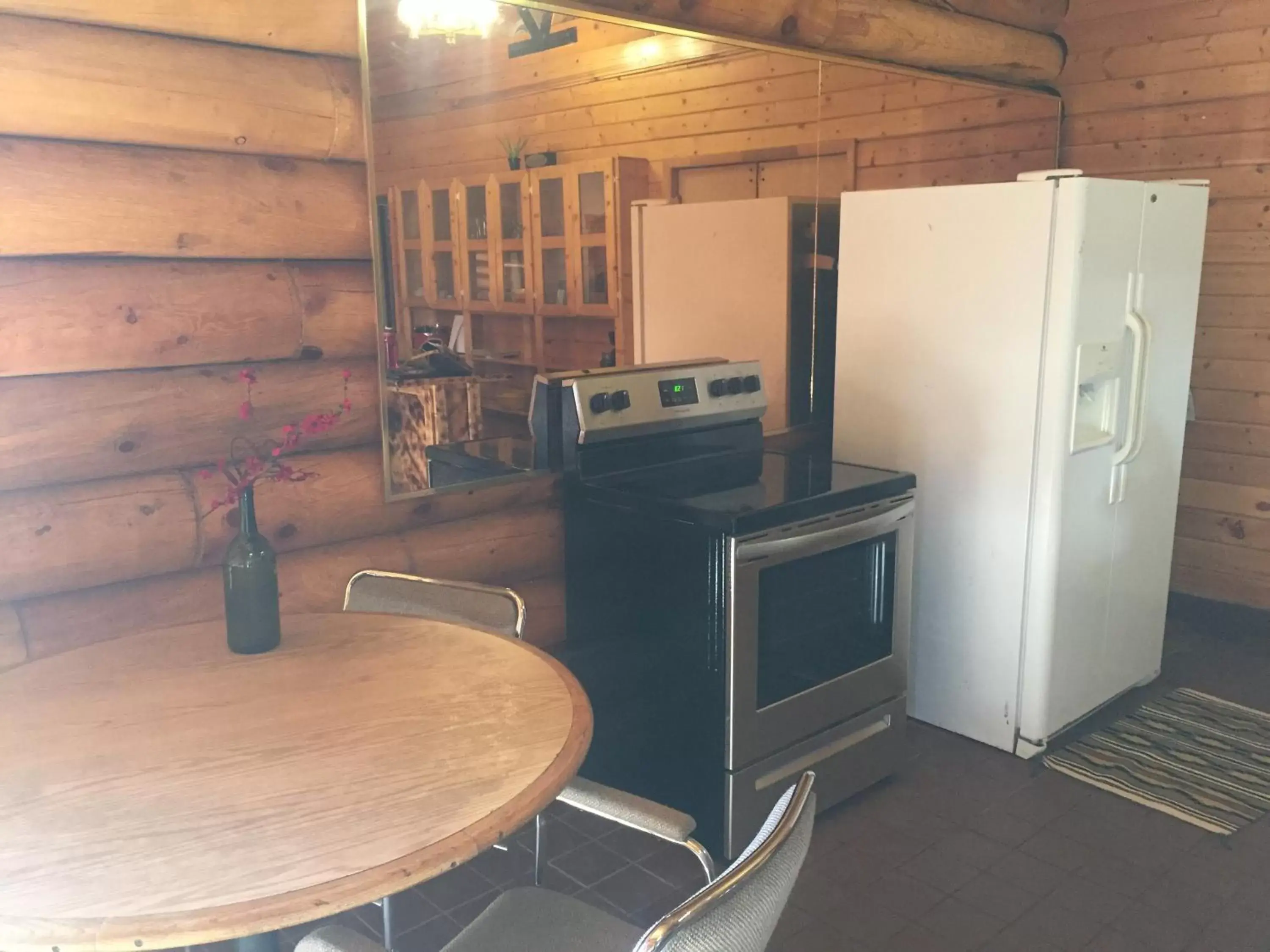 Kitchen/Kitchenette in Ponderosa Inn