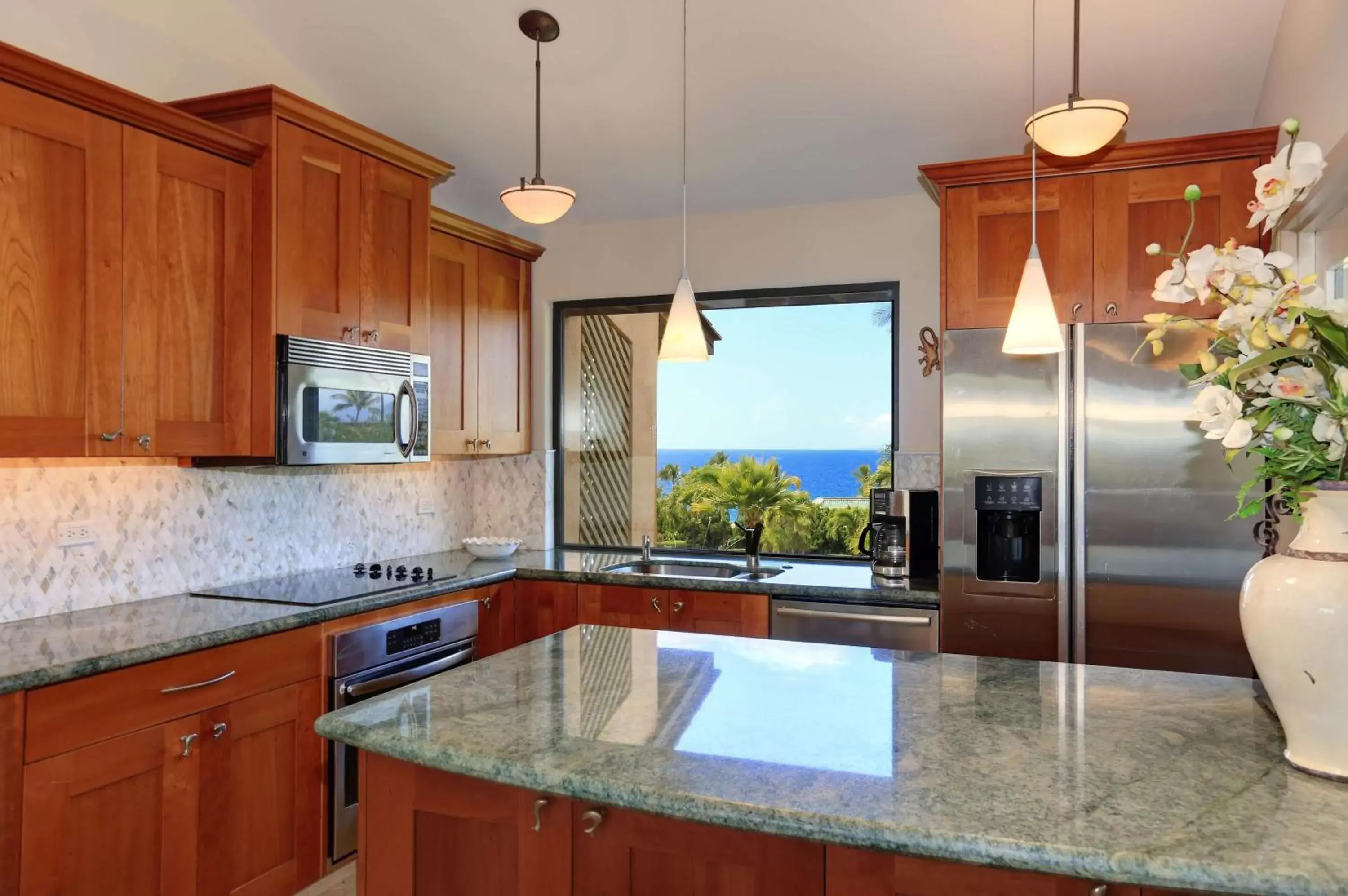 Photo of the whole room, Kitchen/Kitchenette in Wailea Ekahi Village, a Destination by Hyatt Residence