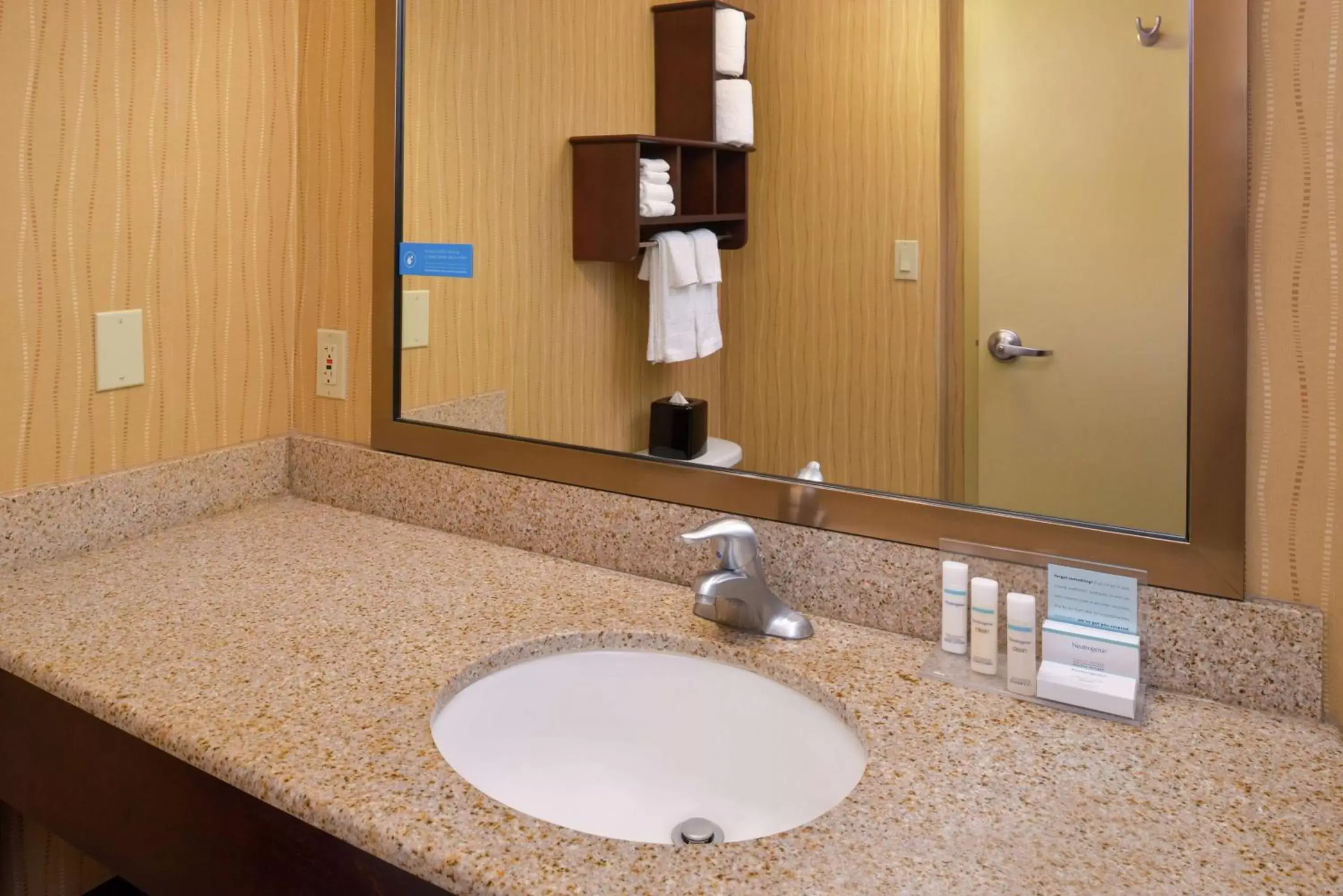 Bathroom in Hampton Inn Frederick