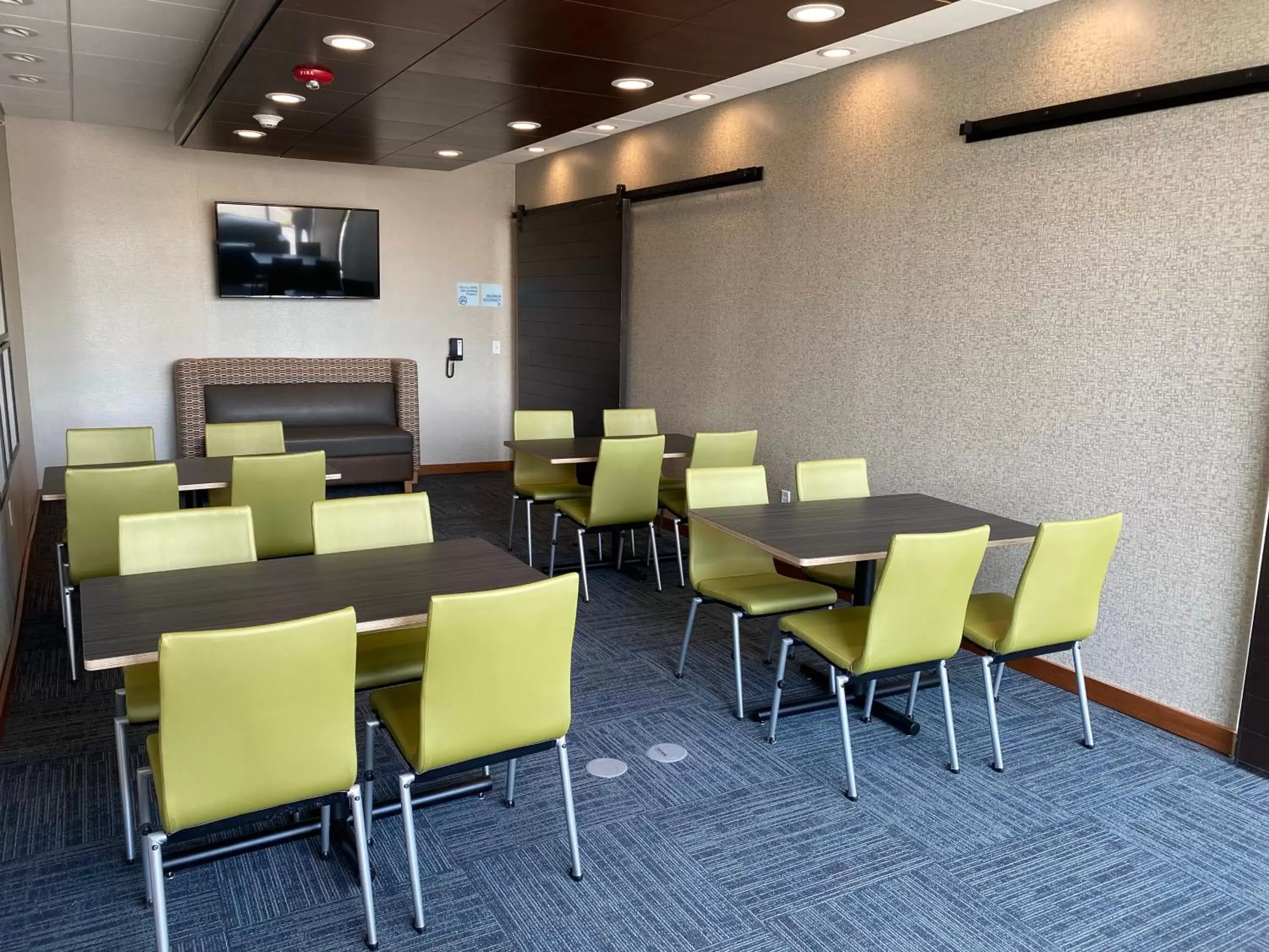 Meeting/conference room, Restaurant/Places to Eat in Holiday Inn Express & Suites - Michigan City, an IHG Hotel