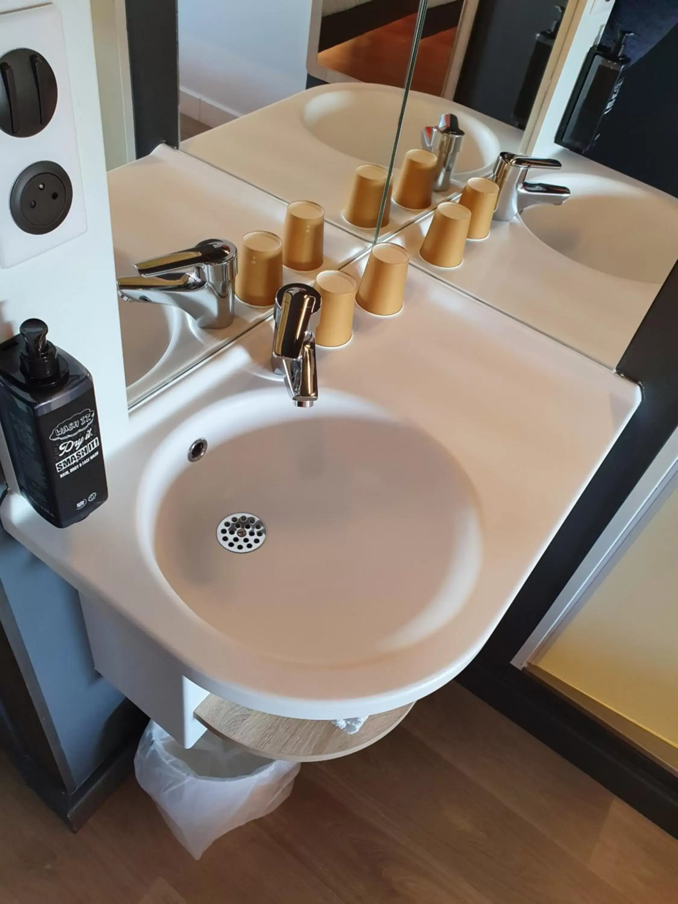 Bathroom in ibis budget Coutances