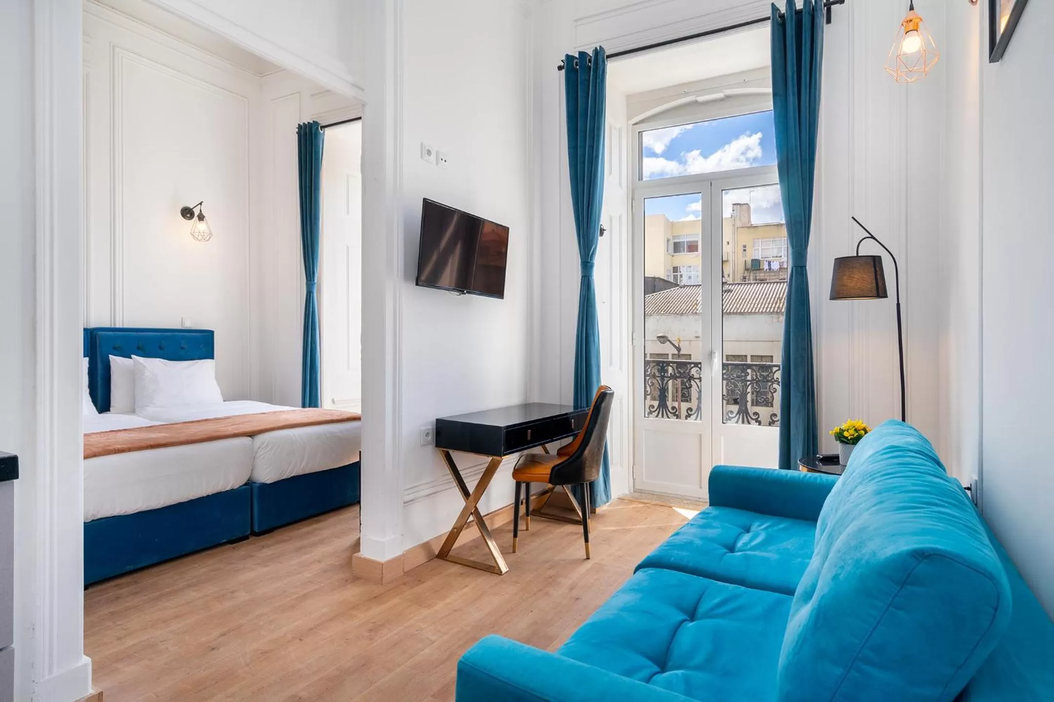 Living room, Bed in Lisbon 5 Hotel