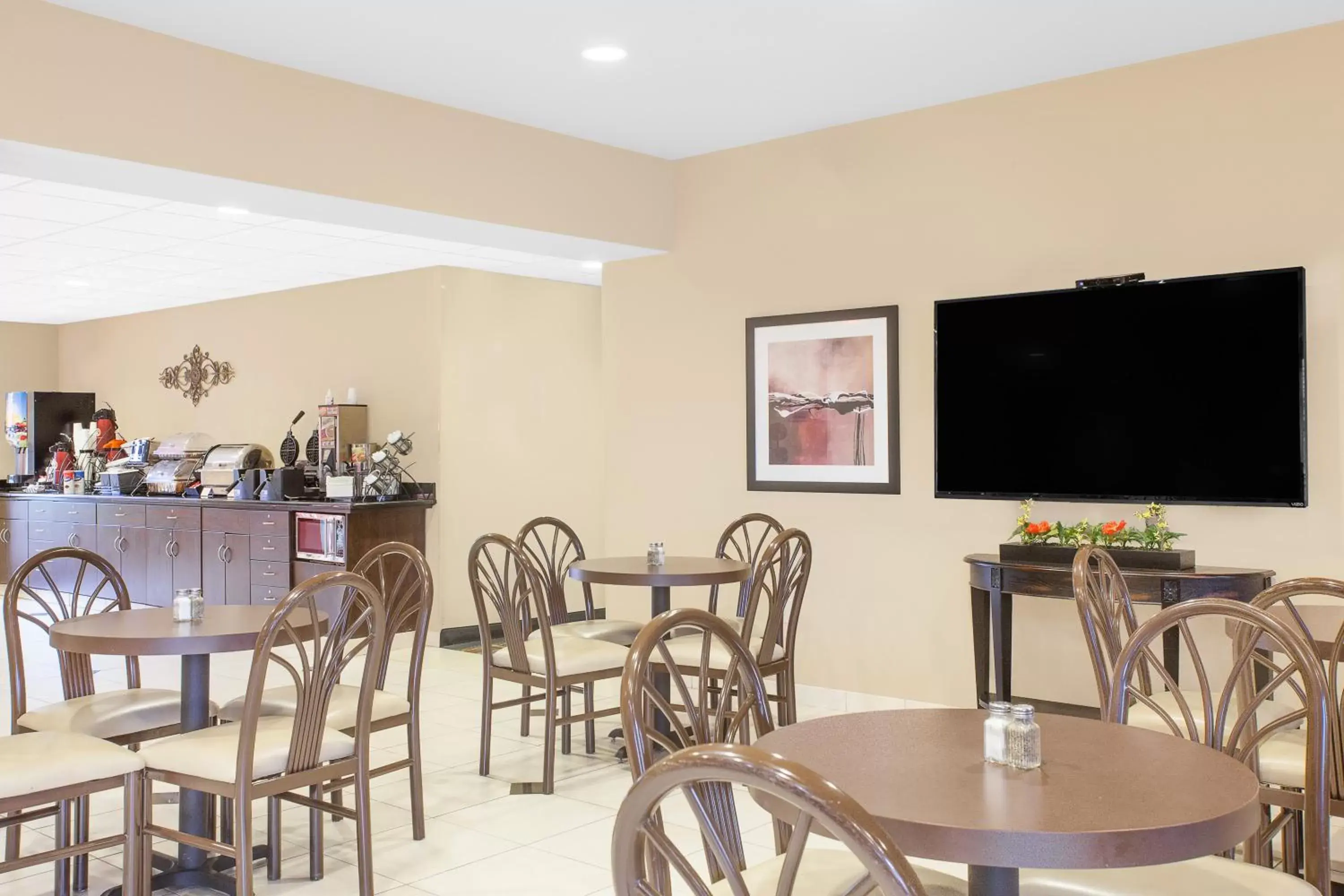 Breakfast, Restaurant/Places to Eat in Microtel Inn & Suites By Wyndham Conway