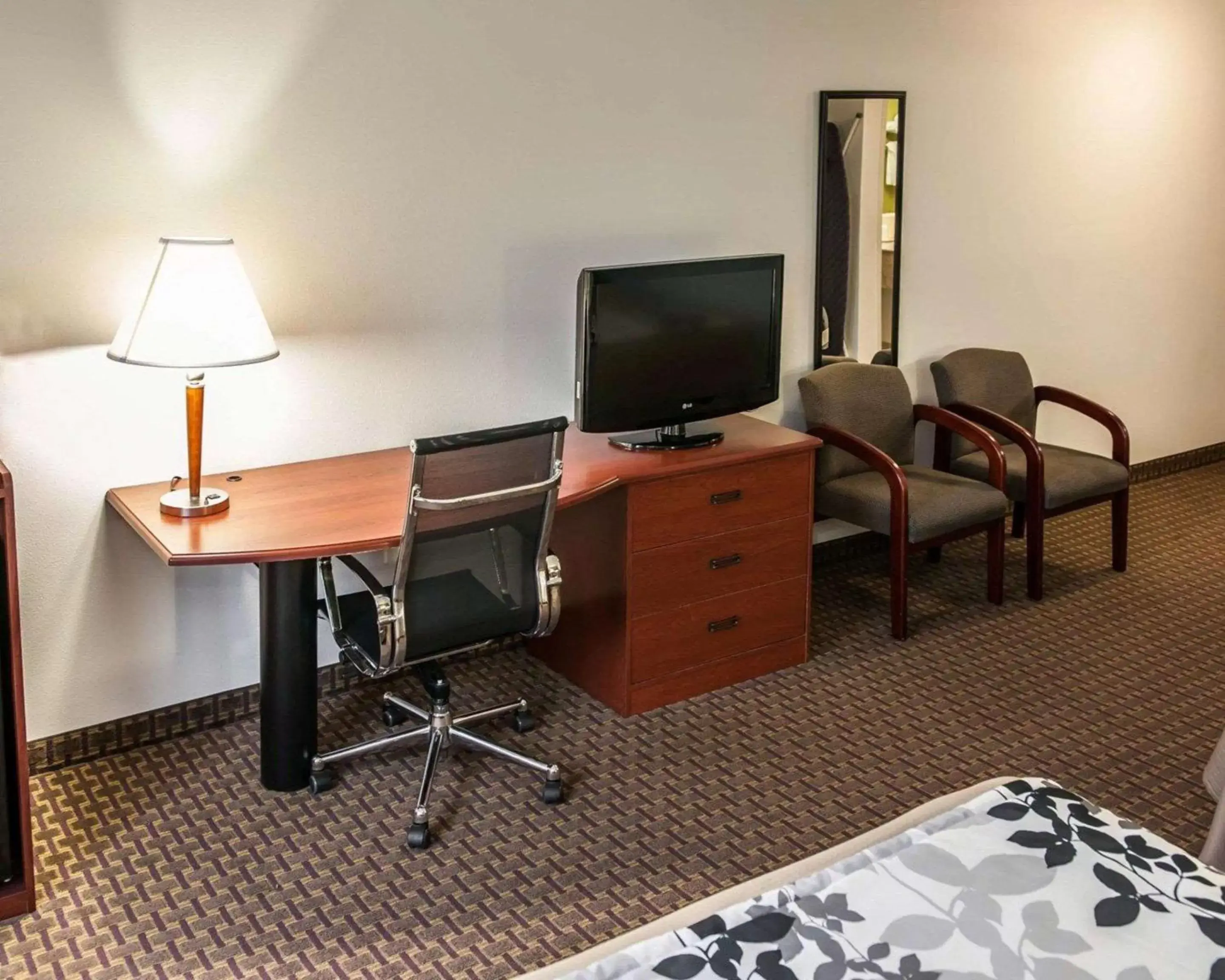 Photo of the whole room, TV/Entertainment Center in Sleep Inn South Bend Airport