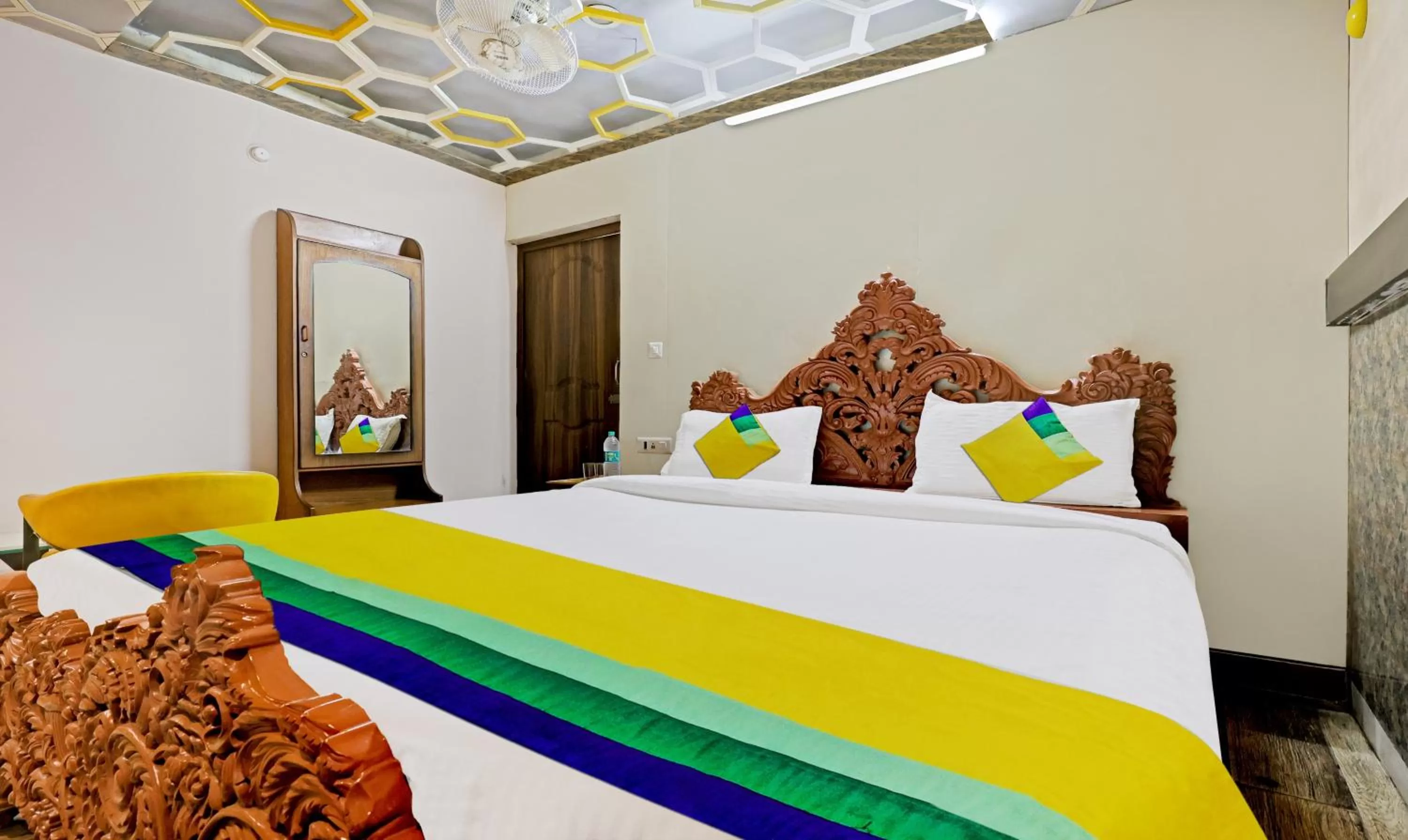 Bedroom, Bed in Itsy By Treebo - Friends