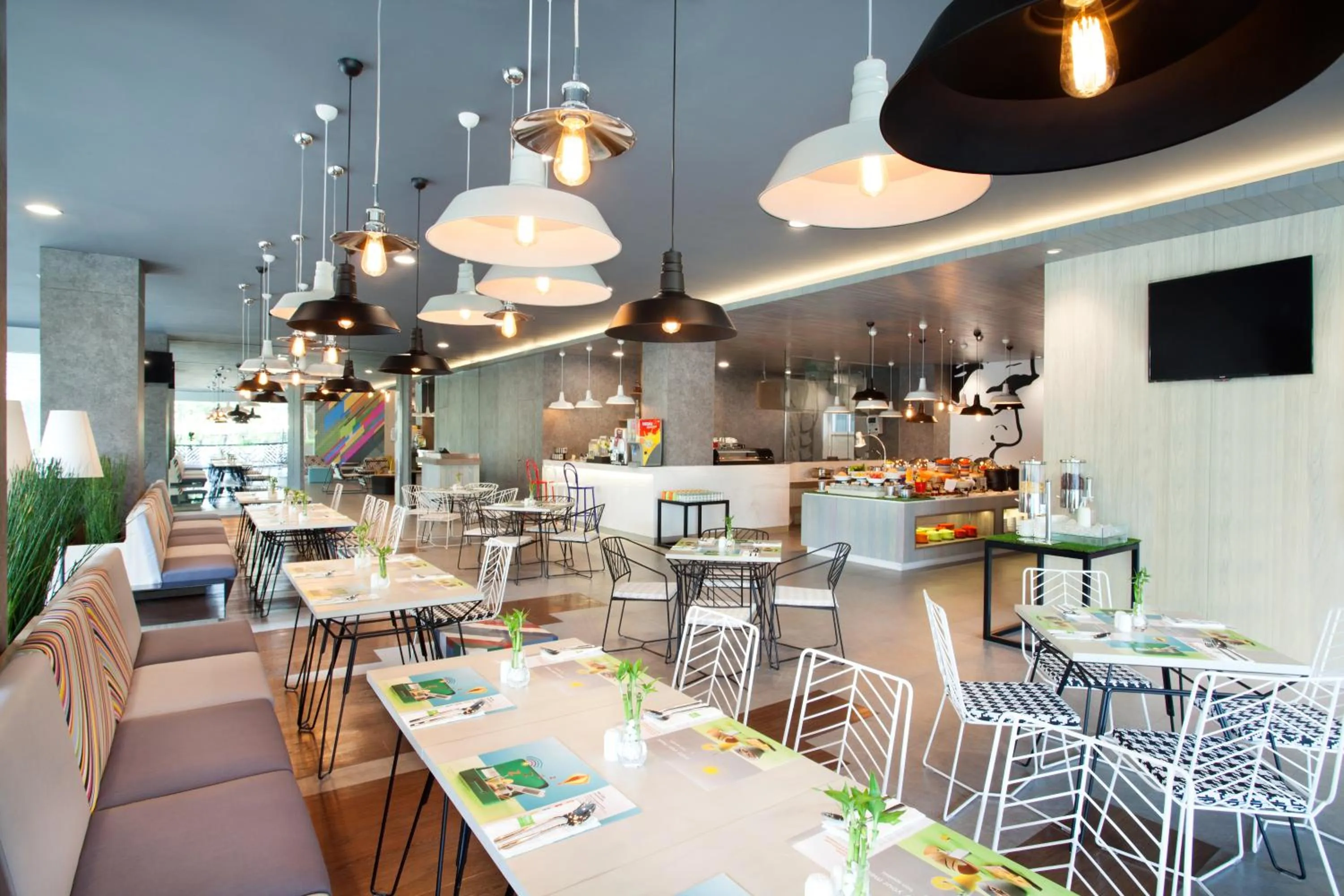 Restaurant/places to eat in Ibis Styles Jakarta Sunter