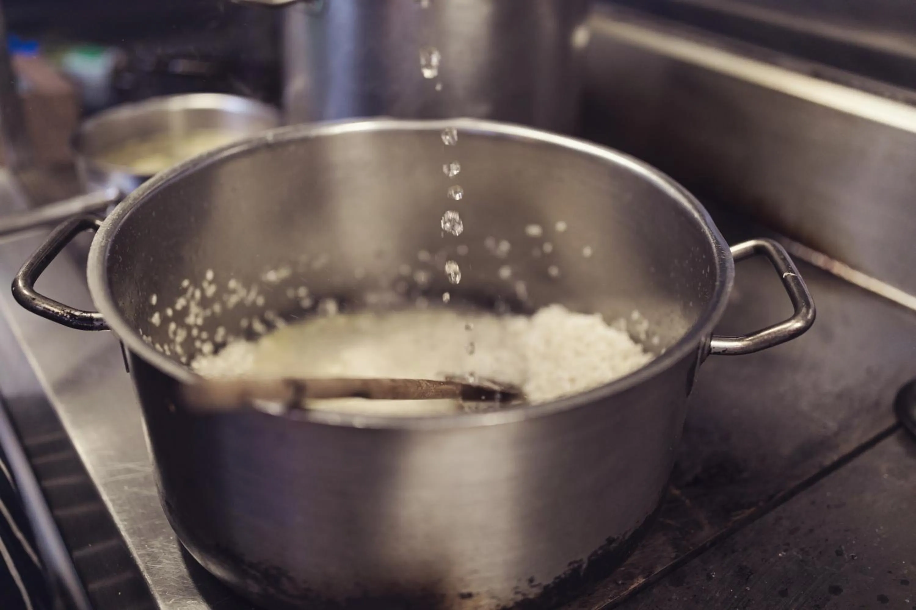 Kitchen or kitchenette in Tweedies Bar and Lodge