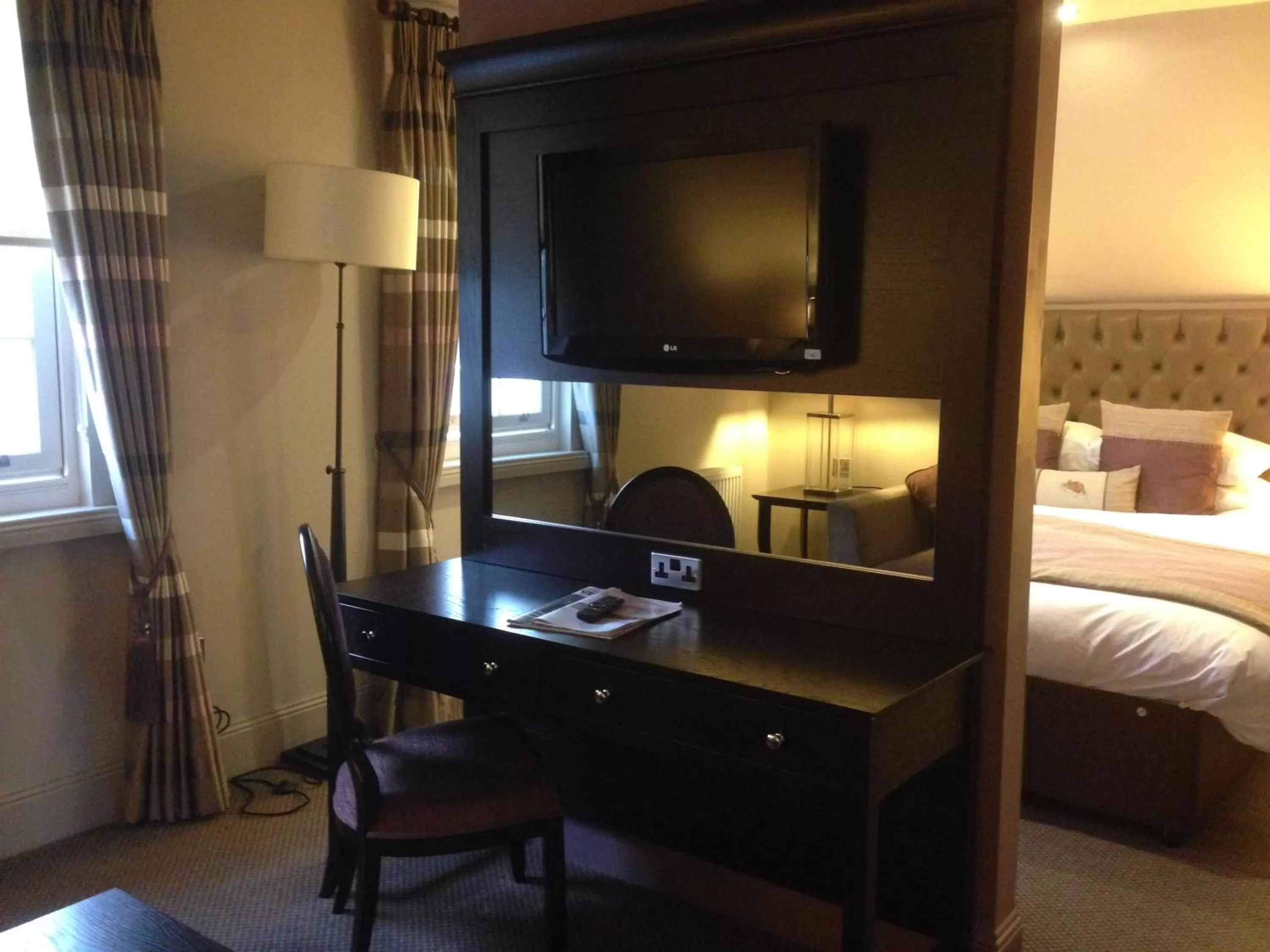 Photo of the whole room, Bed in Dumfries Arms Hotel