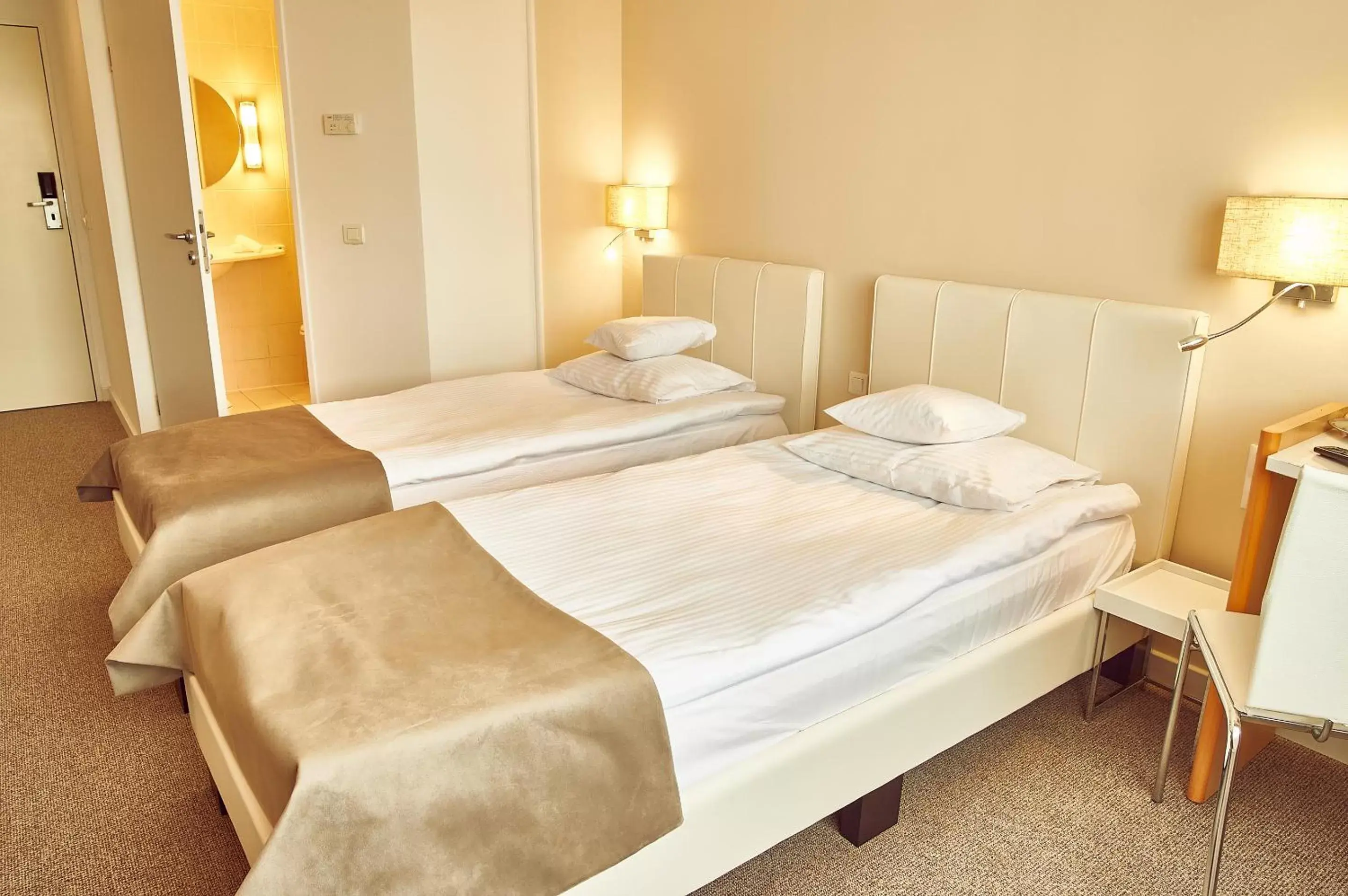 Bedroom, Bed in Continental Forum Bucuresti Palatul Parlamentului