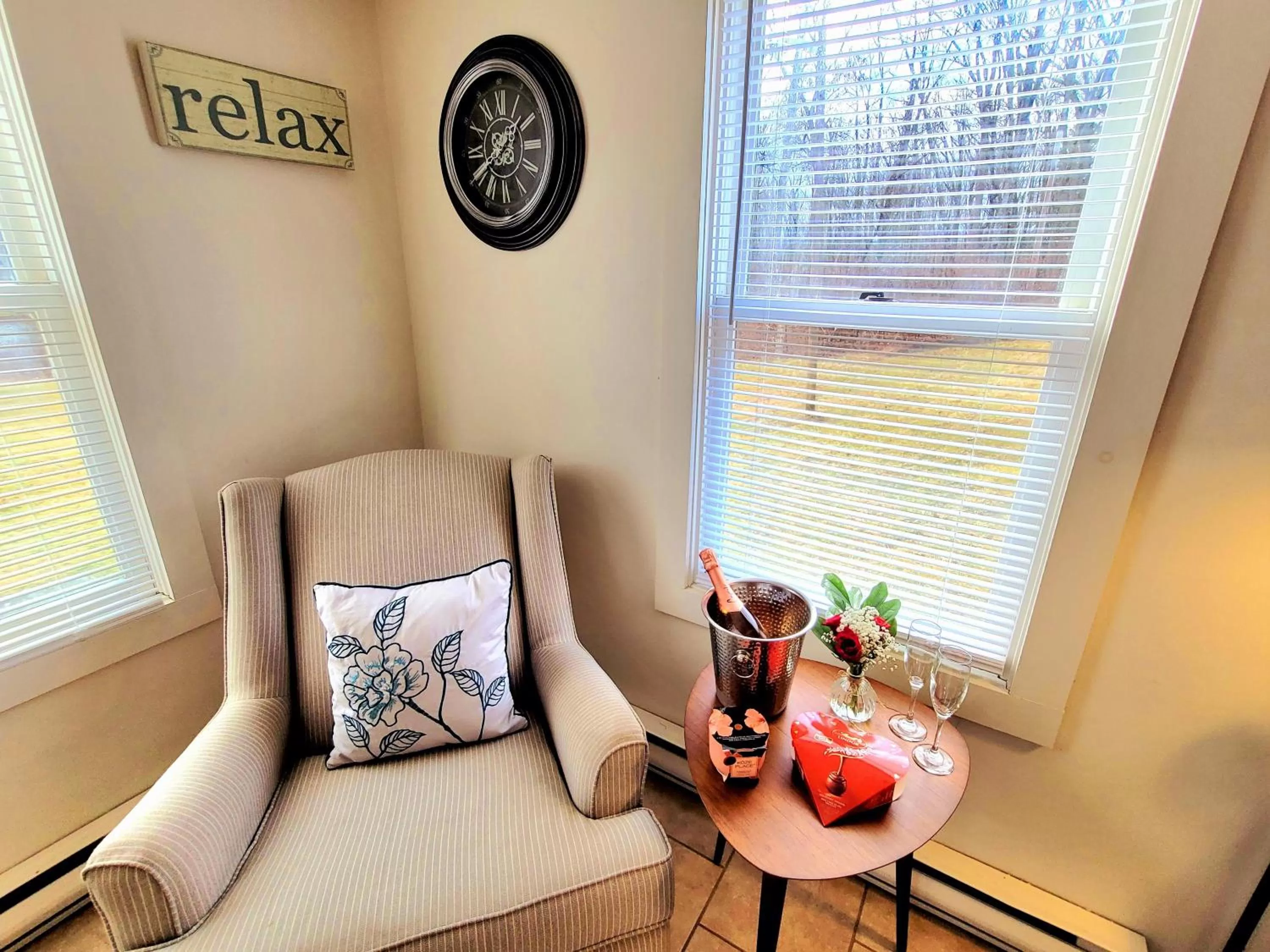 Food and drinks, Seating Area in Pump House Inn & Spa